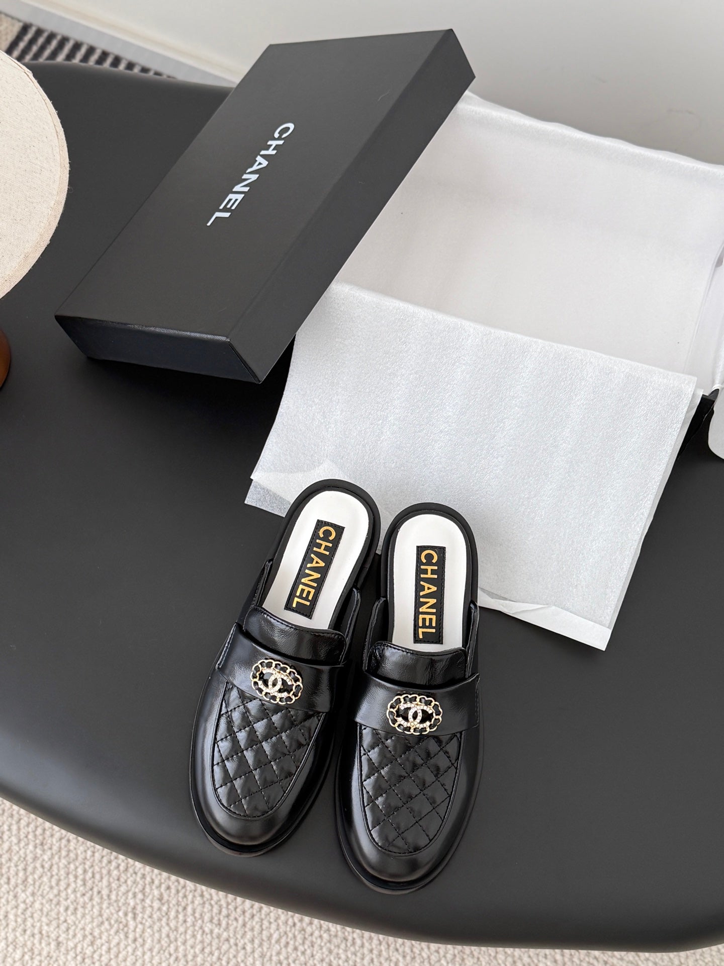 Che New Autumn/Winter Fashionable Loafers and Slippers