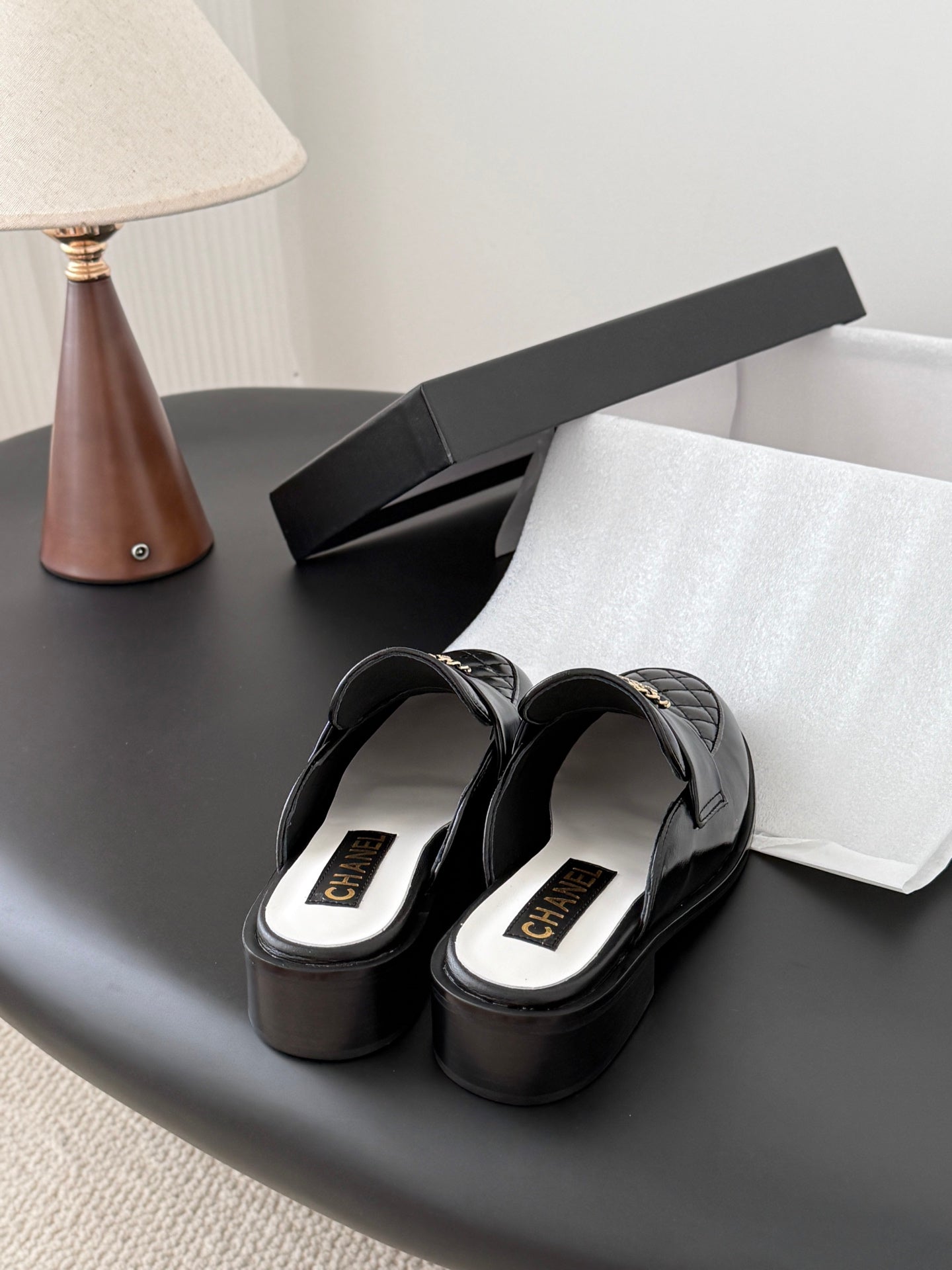 Che New Autumn/Winter Fashionable Loafers and Slippers