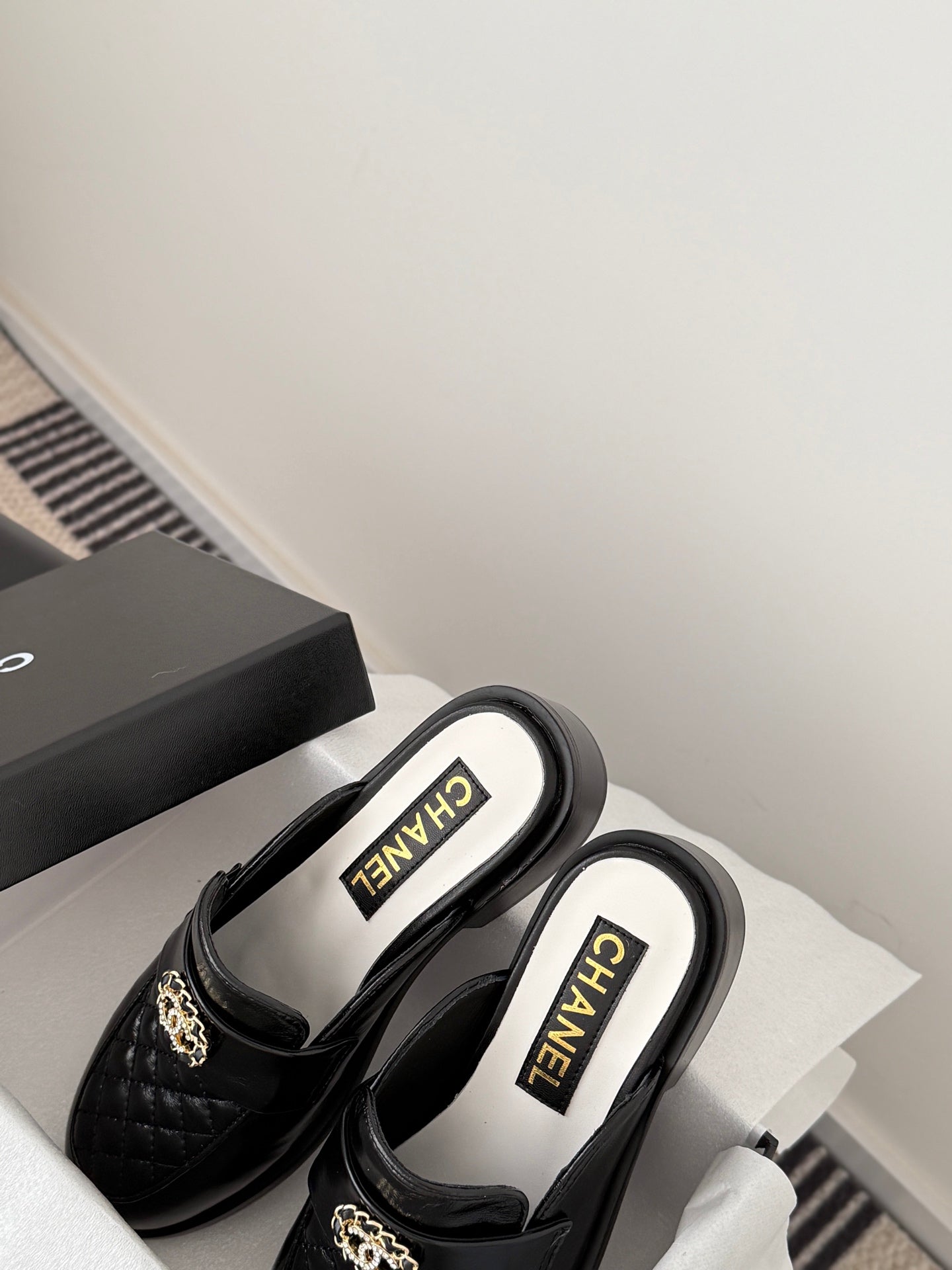 Che New Autumn/Winter Fashionable Loafers and Slippers