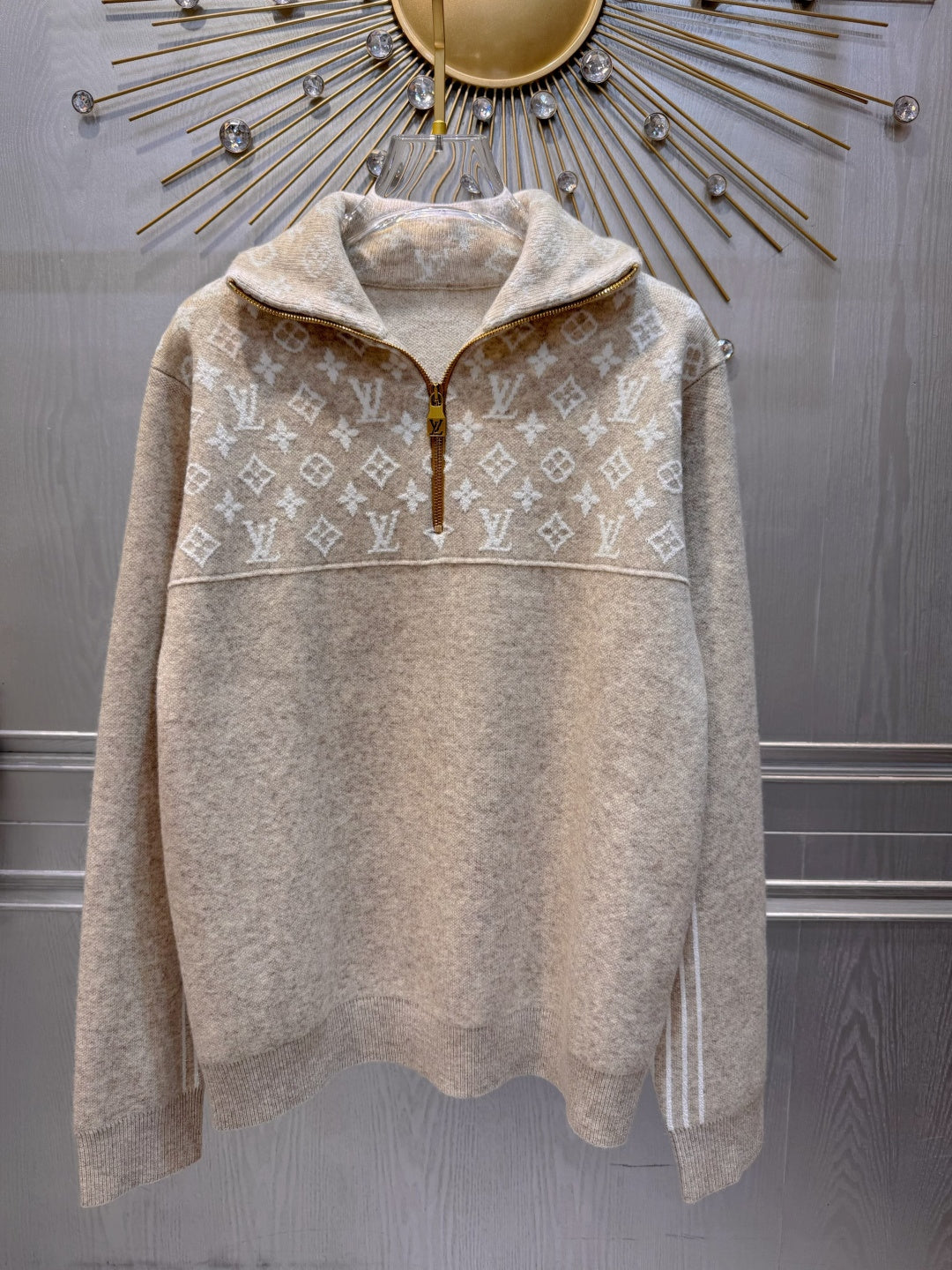 Loe**256fw Jacquard half-zip sweater, milk apricot color
