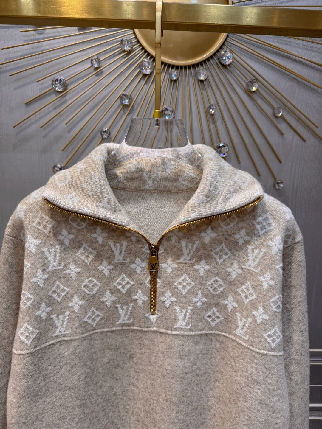 Loe**256fw Jacquard half-zip sweater, milk apricot color