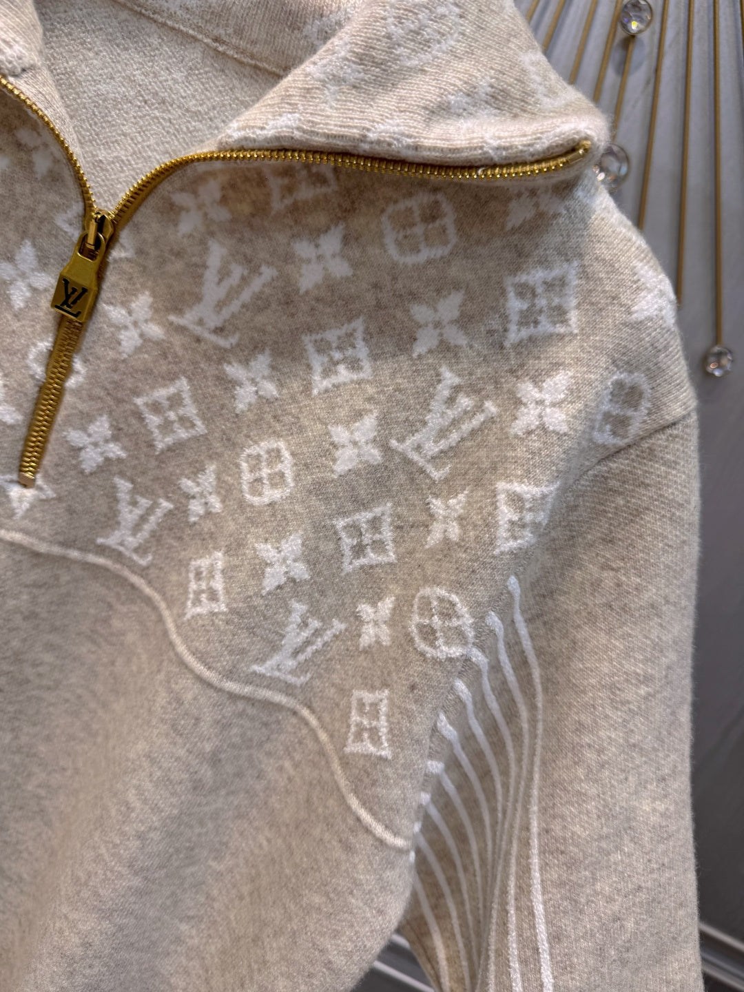 Loe**256fw Jacquard half-zip sweater, milk apricot color
