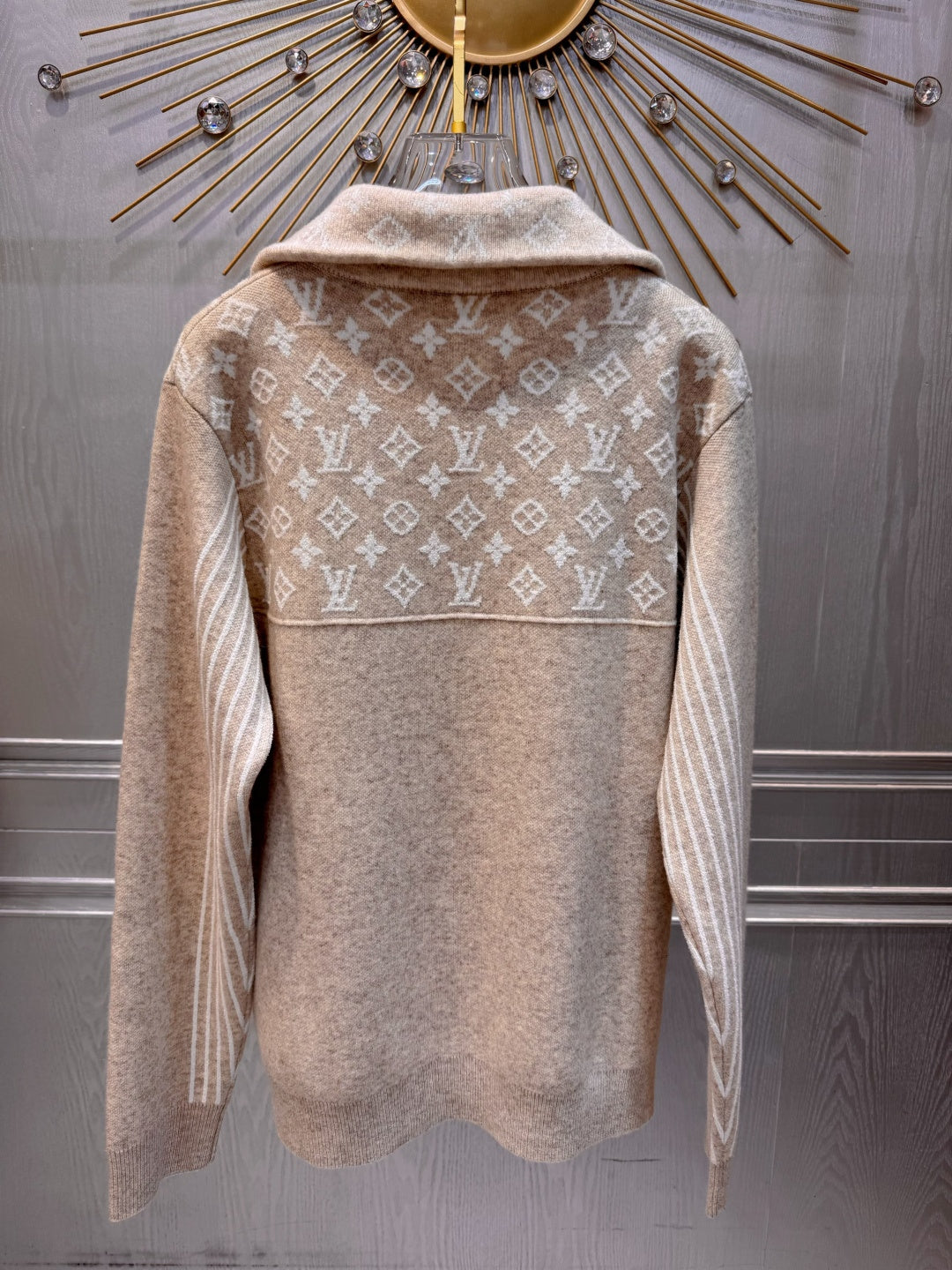 Loe**256fw Jacquard half-zip sweater, milk apricot color