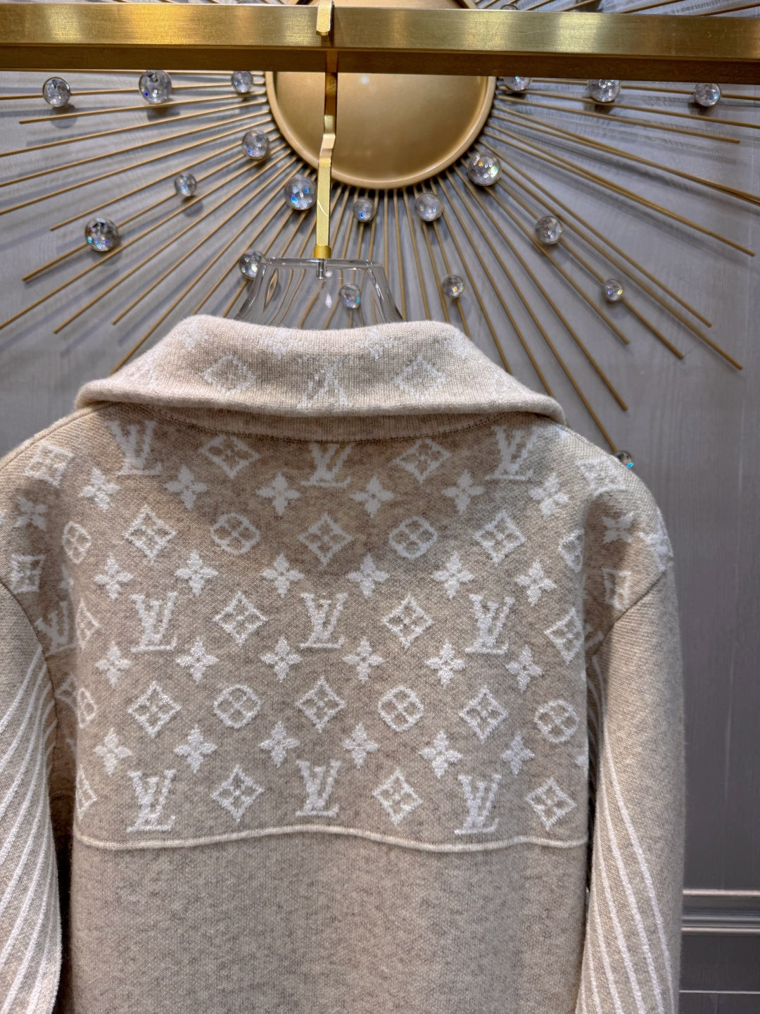 Loe**256fw Jacquard half-zip sweater, milk apricot color