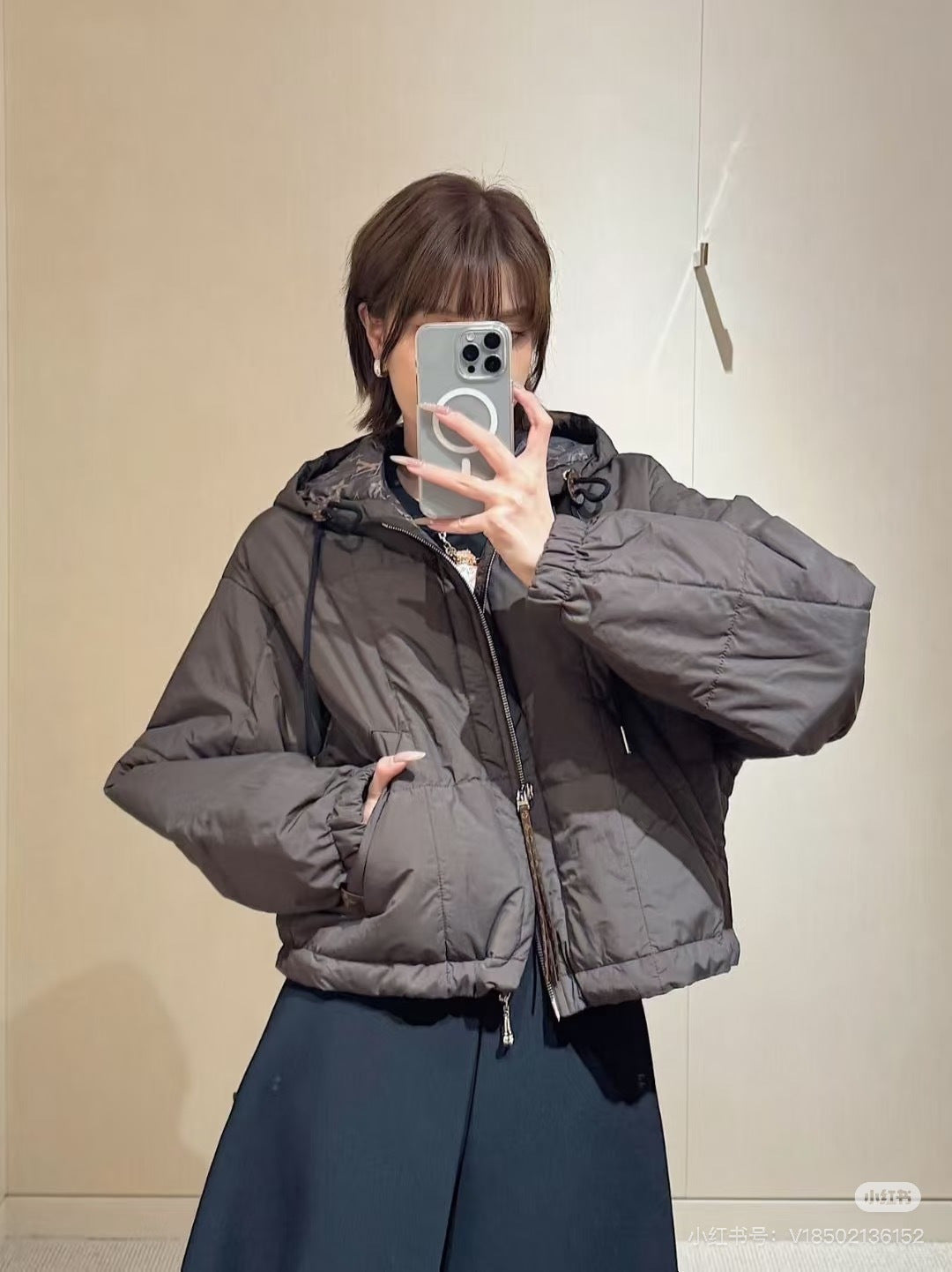 Loe**25 new cotton-padded jackets in dark brown and black