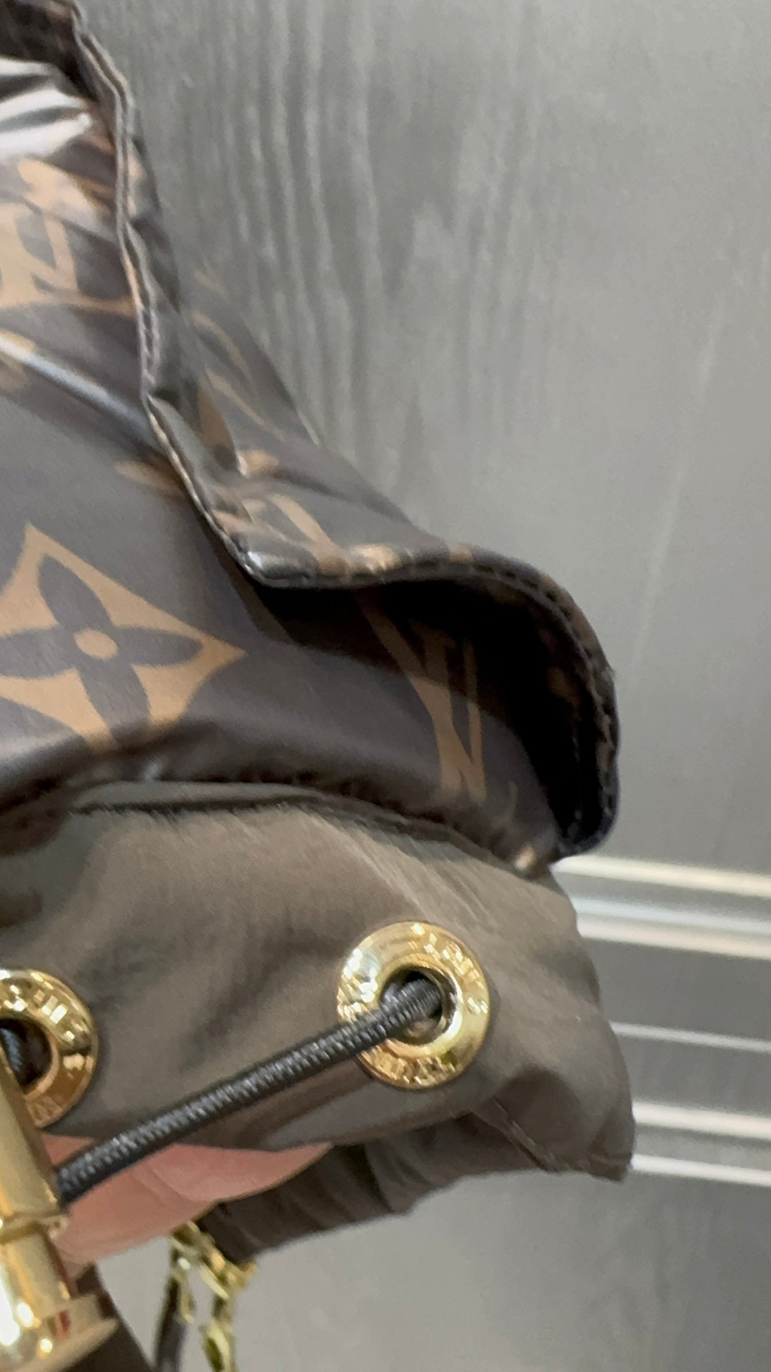 Loe**25 new cotton-padded jackets in dark brown and black