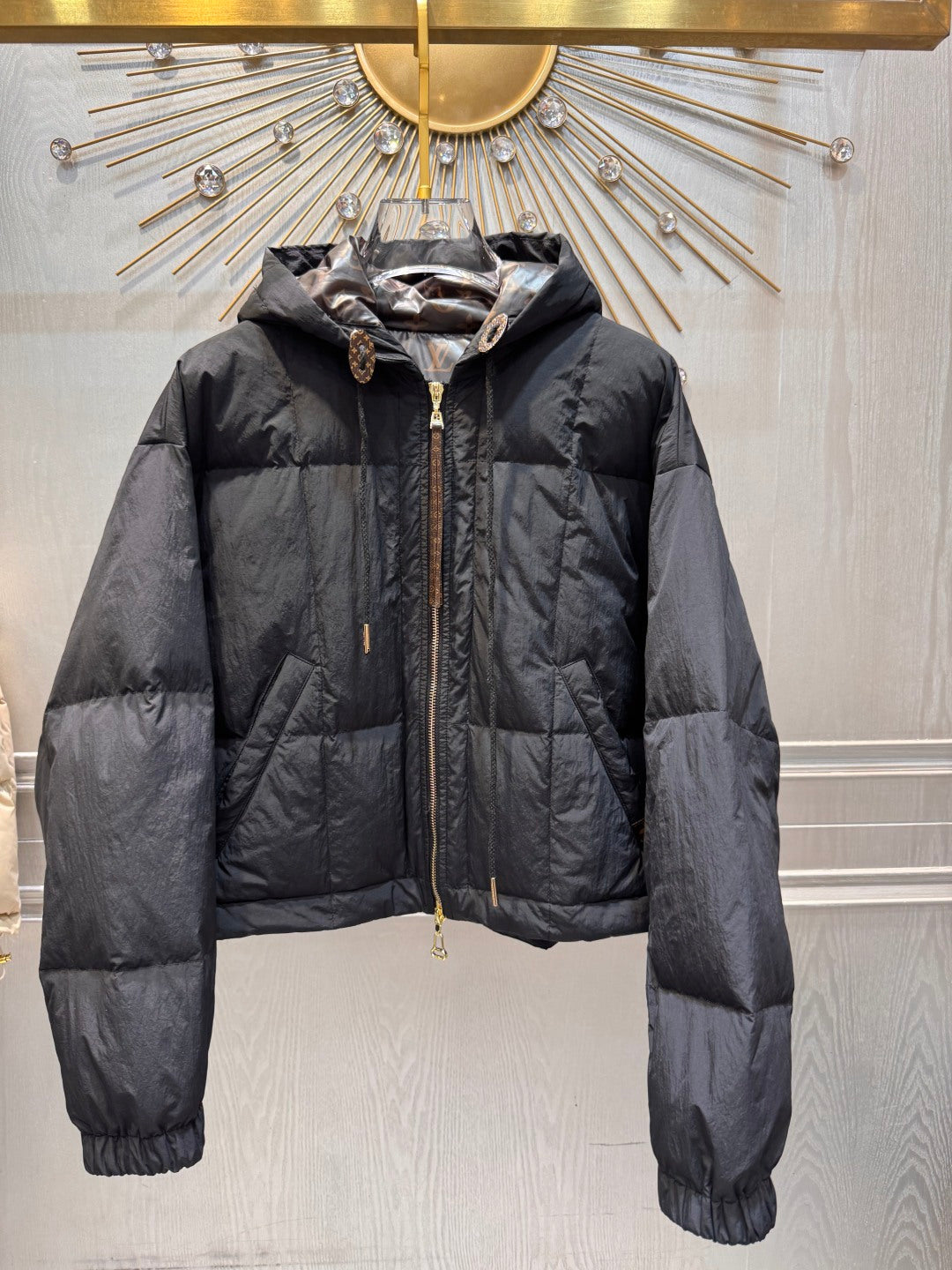 Loe**25 new cotton-padded jackets in dark brown and black