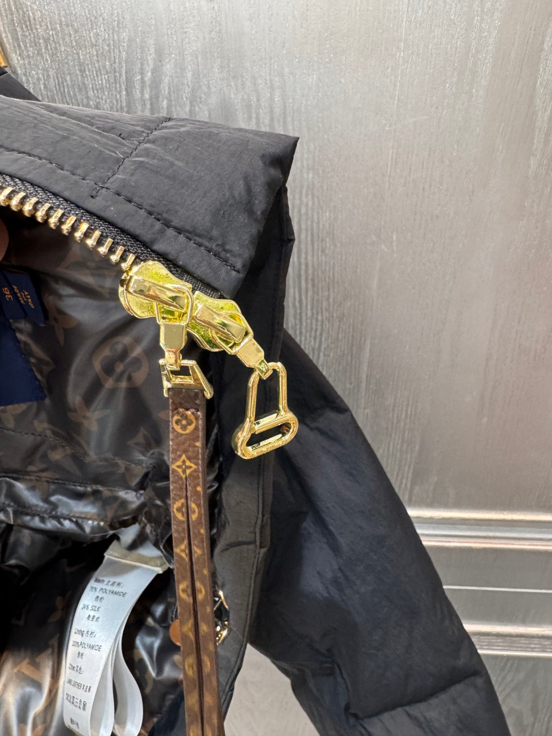 Loe**25 new cotton-padded jackets in dark brown and black