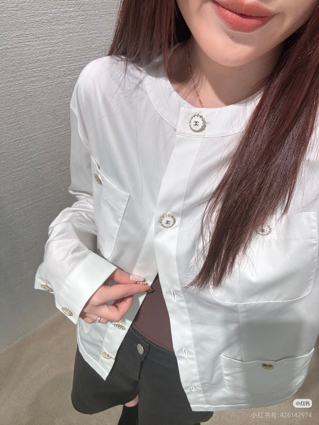 Cha white four-pocket shirt