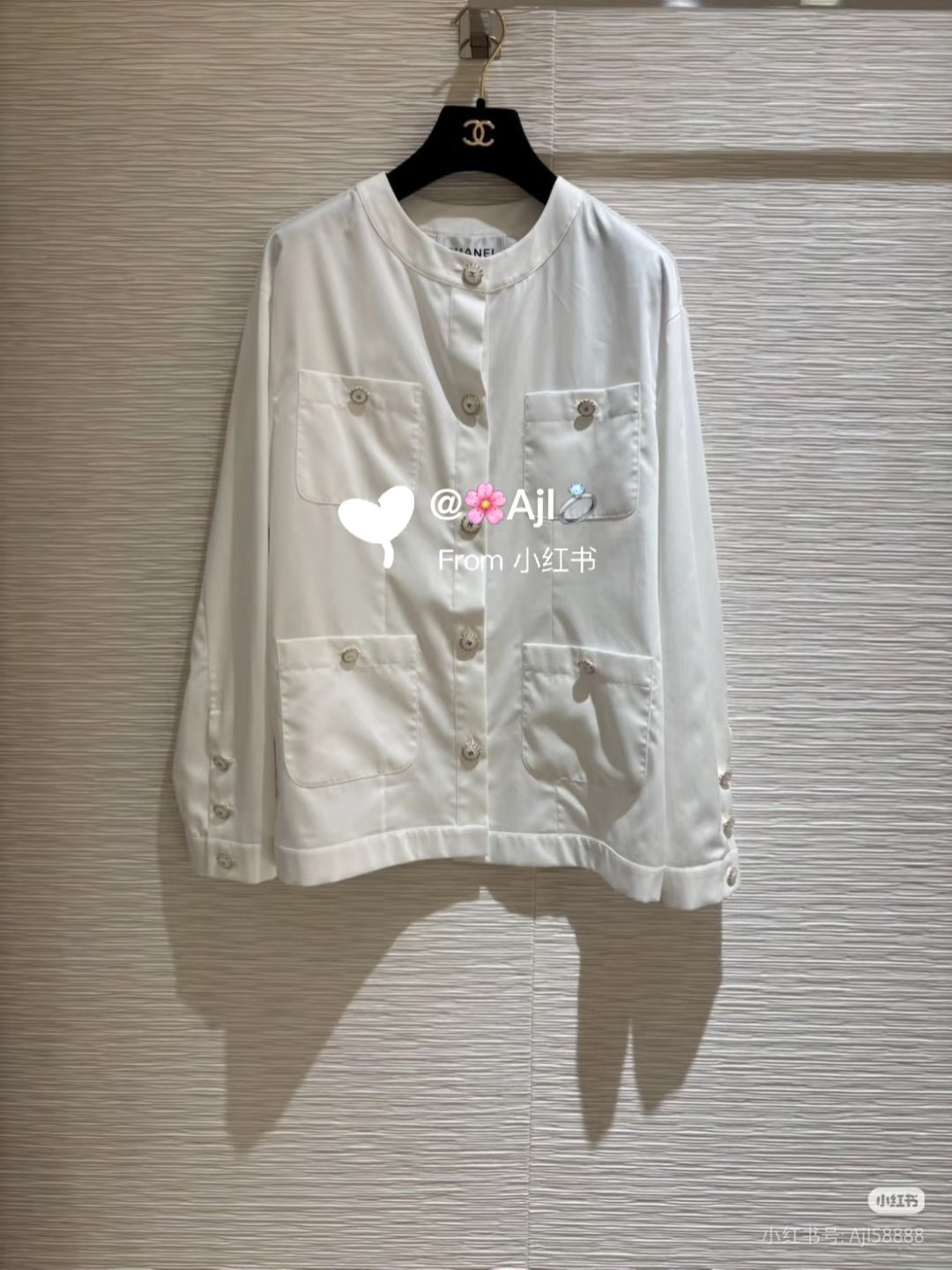 Cha white four-pocket shirt