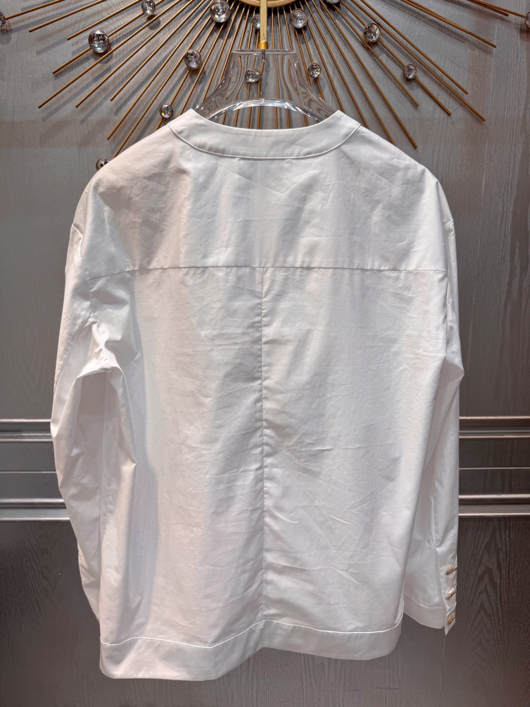 Cha white four-pocket shirt