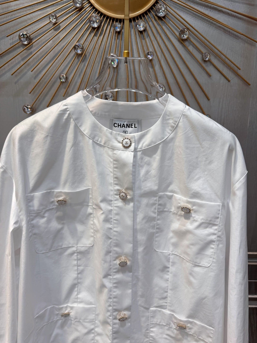 Cha white four-pocket shirt