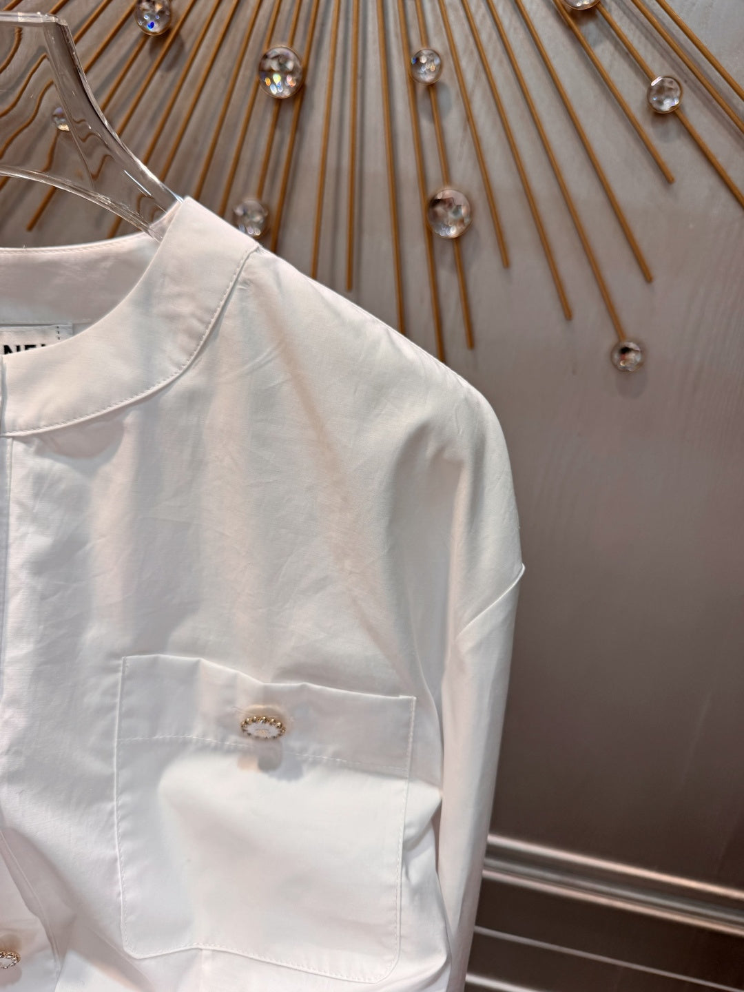 Cha white four-pocket shirt