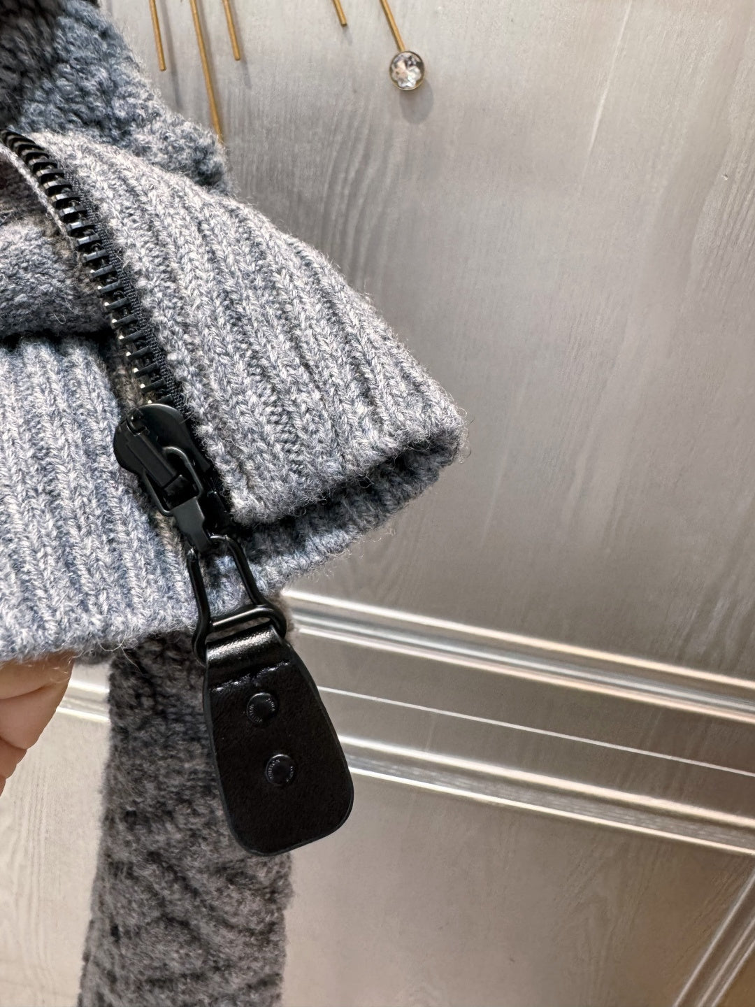 Loe**new grey embossed knit hooded jacket