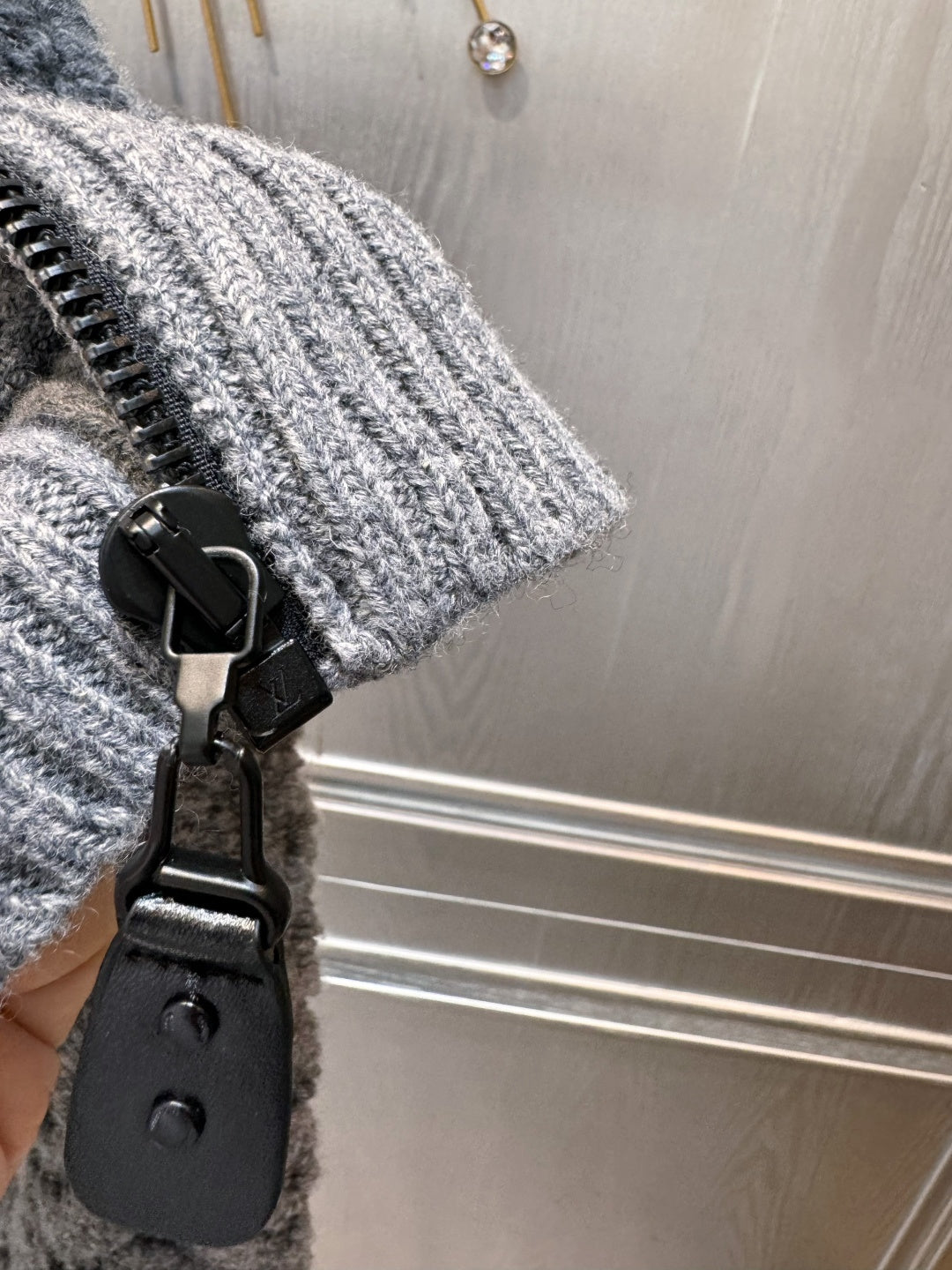 Loe**new grey embossed knit hooded jacket