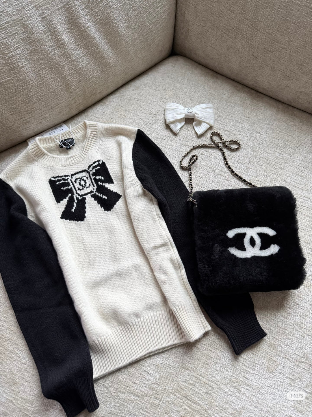 Cha**skiing series bow sweater black and white