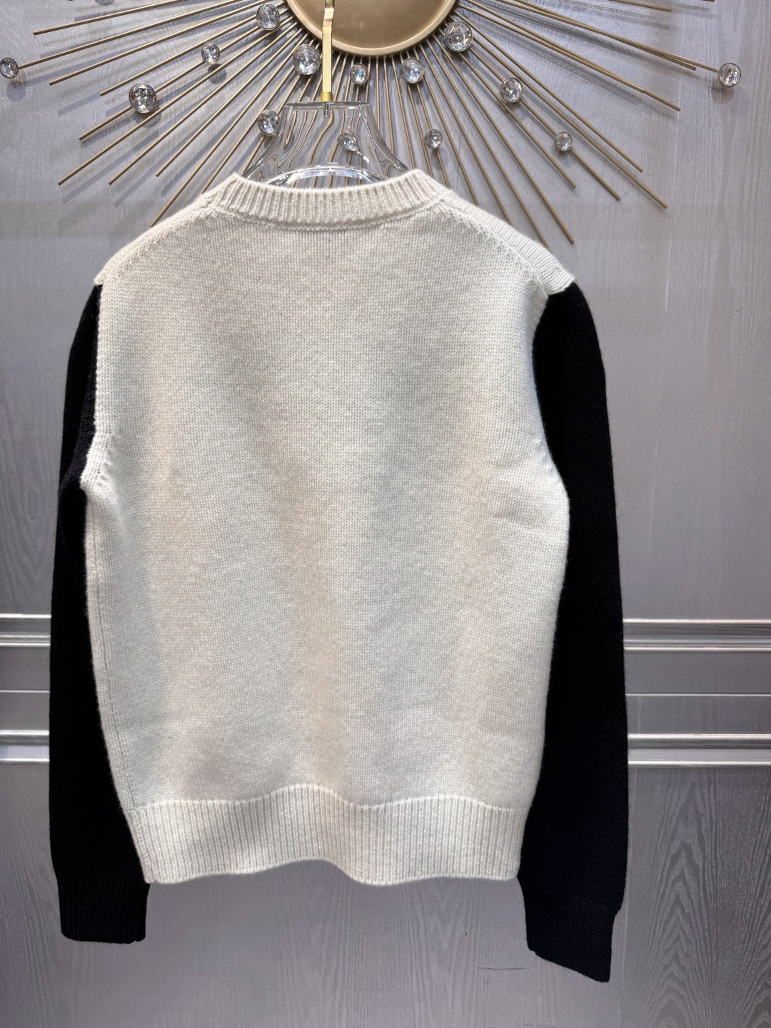 Cha**skiing series bow sweater black and white