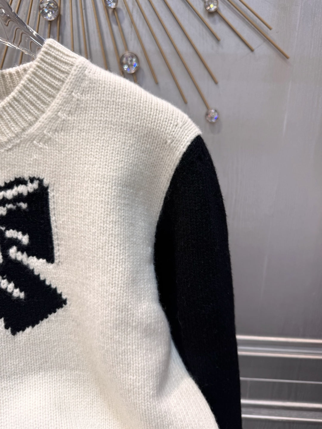 Cha**skiing series bow sweater black and white