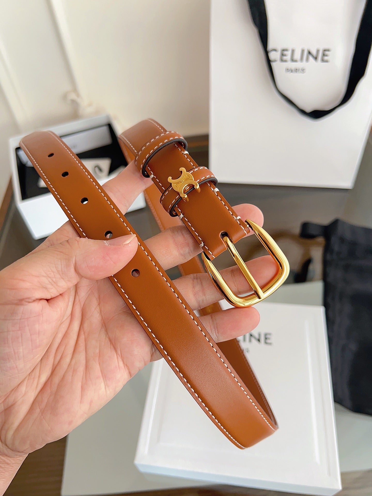 Cel**women's leather belt with pin buckle