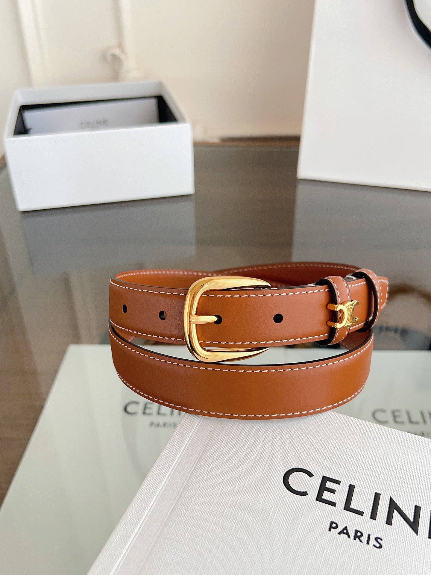 Cel**women's leather belt with pin buckle