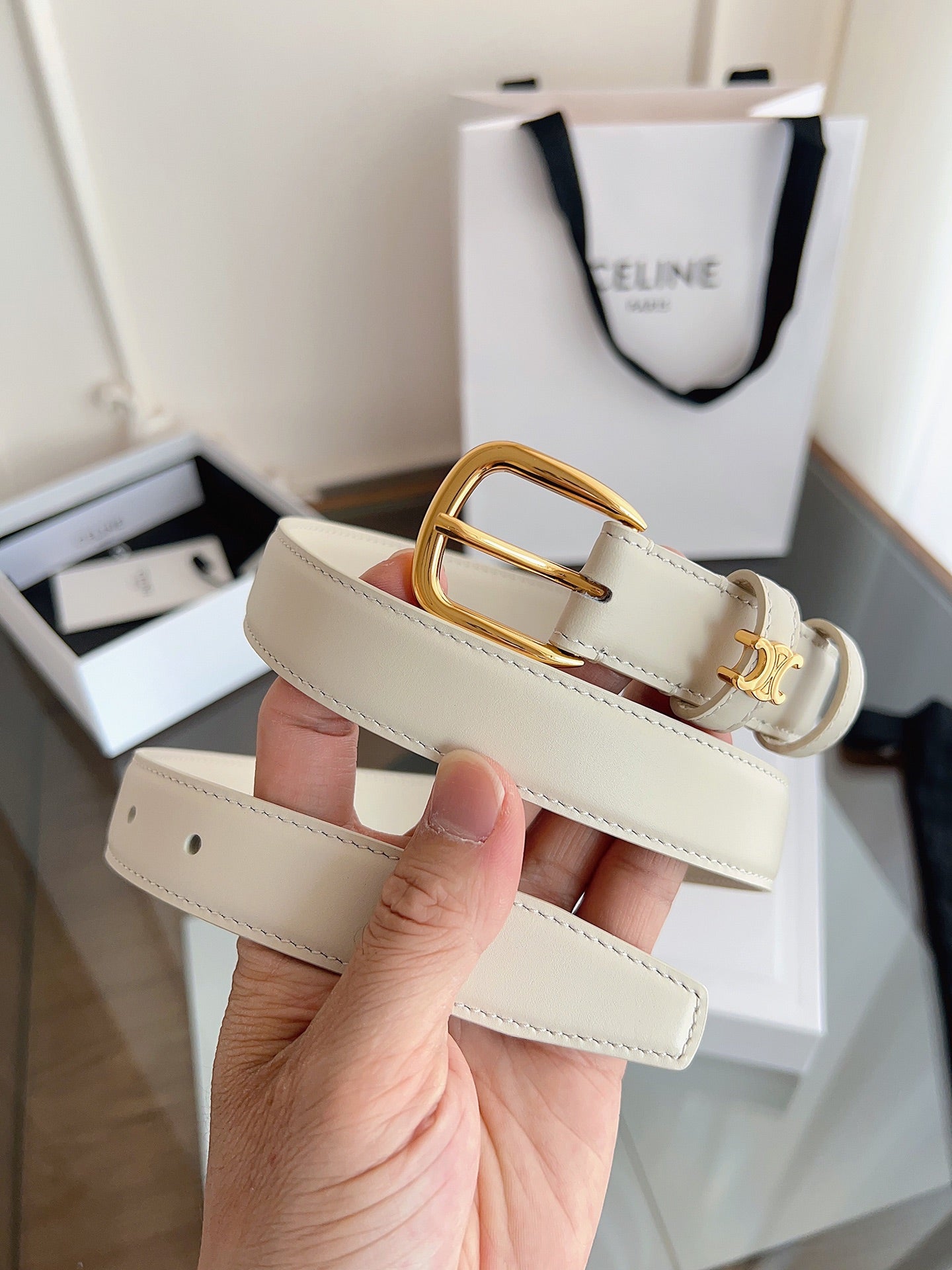 Cel**women's leather belt with pin buckle