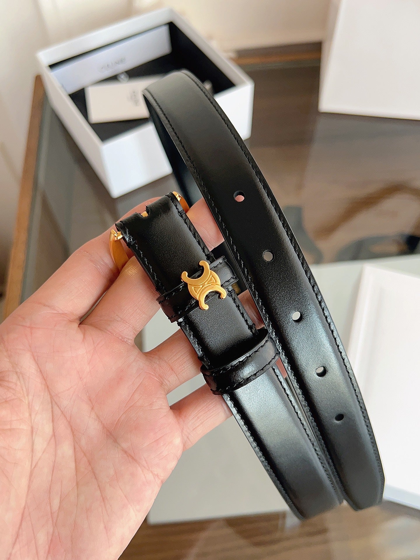 Cel**women's leather belt with pin buckle