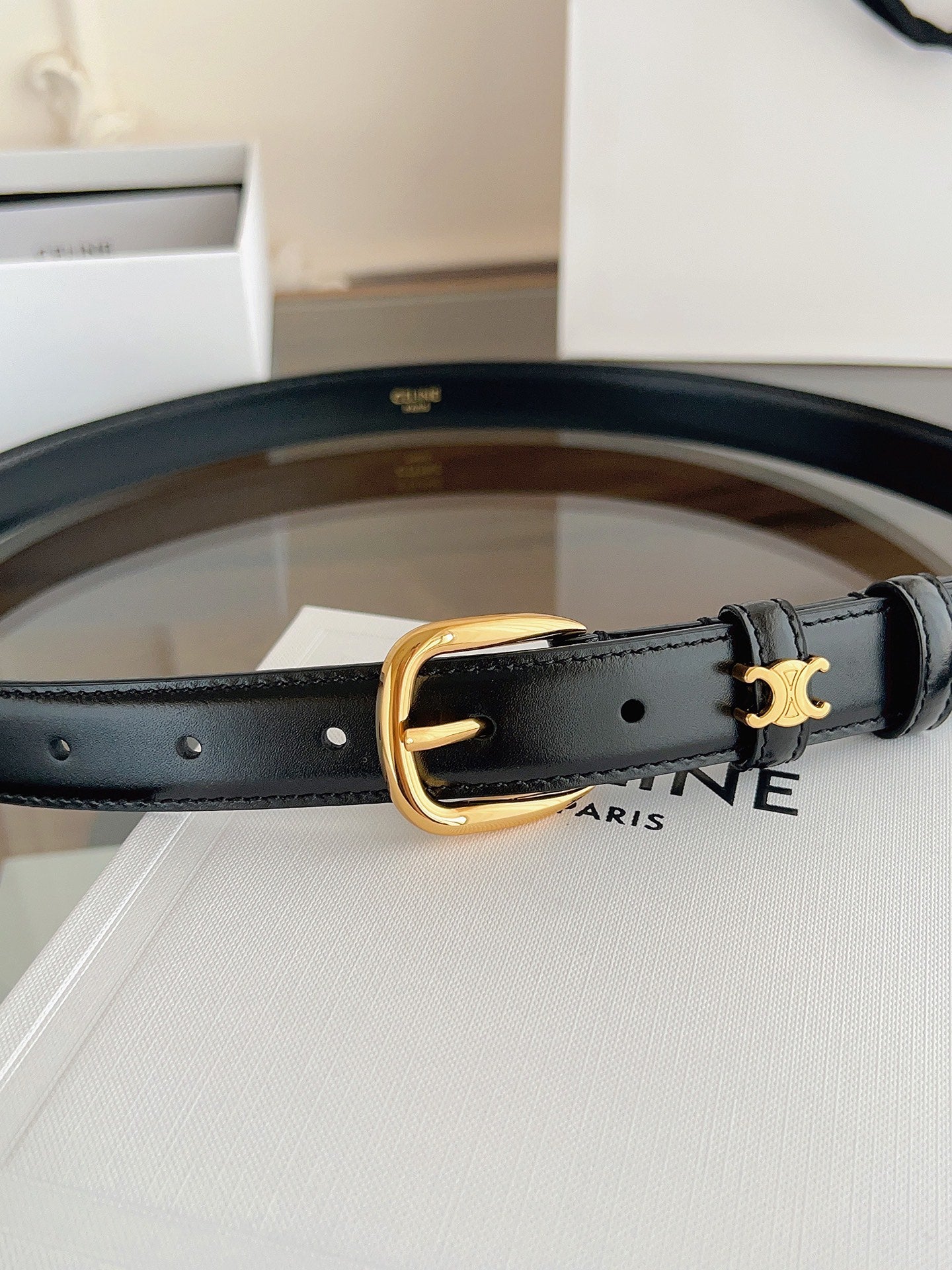 Cel**women's leather belt with pin buckle