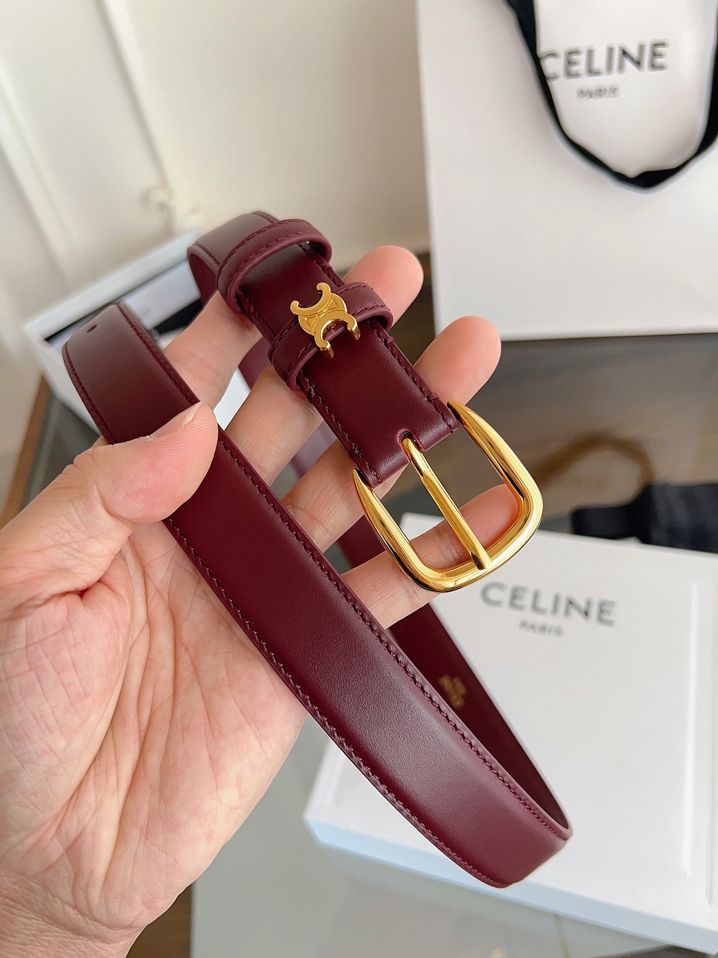 Cel**women's leather belt with pin buckle