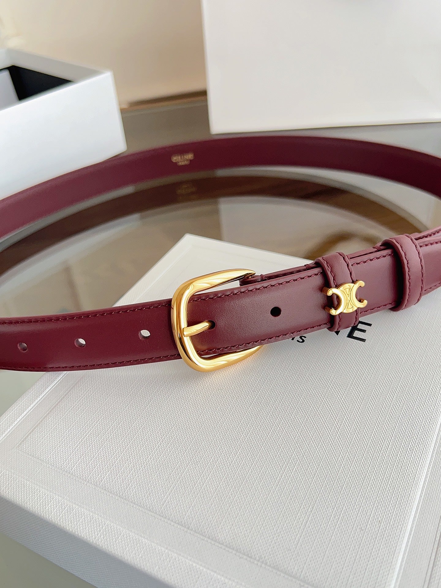 Cel**women's leather belt with pin buckle