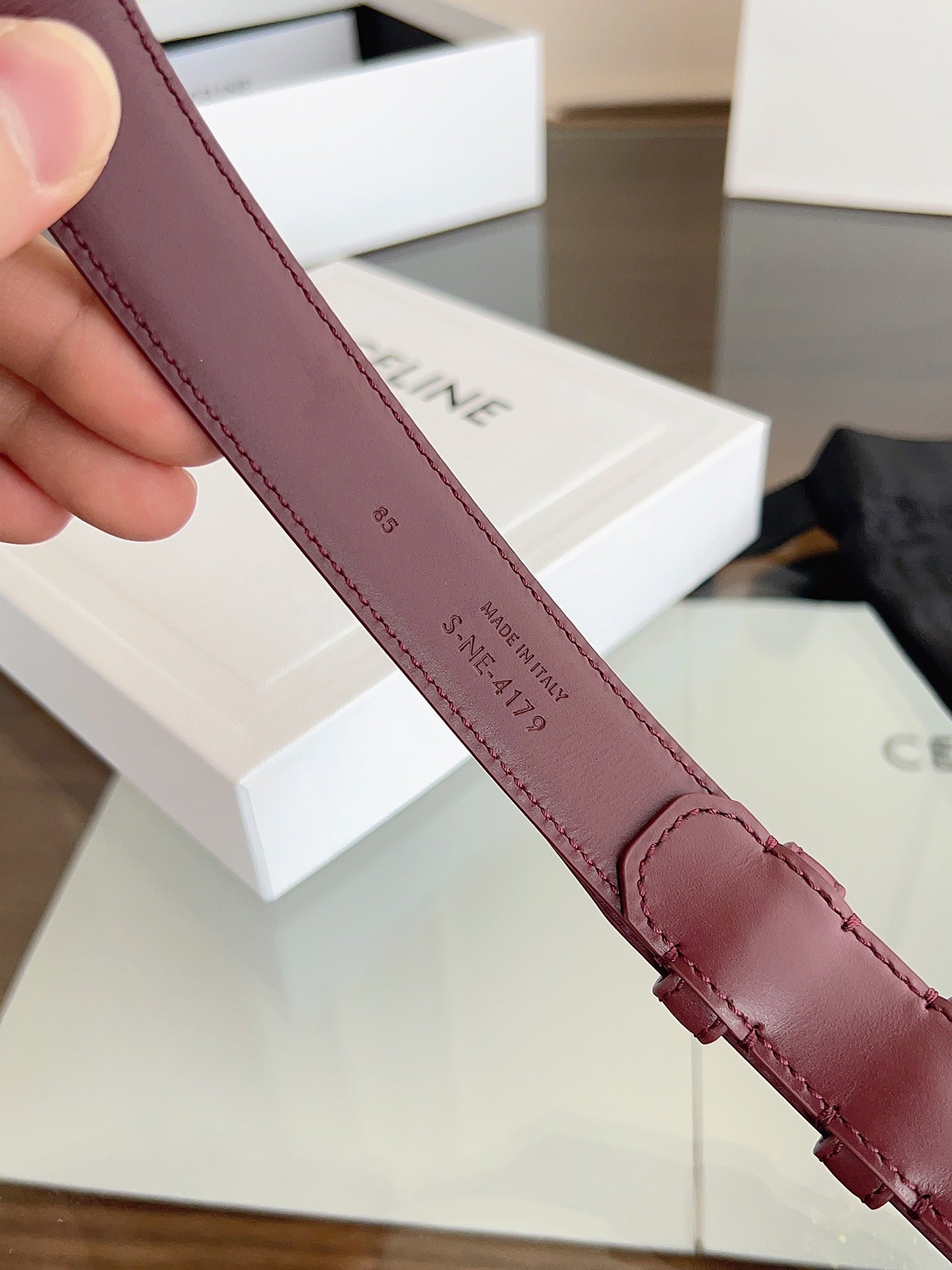 Cel**women's leather belt with pin buckle