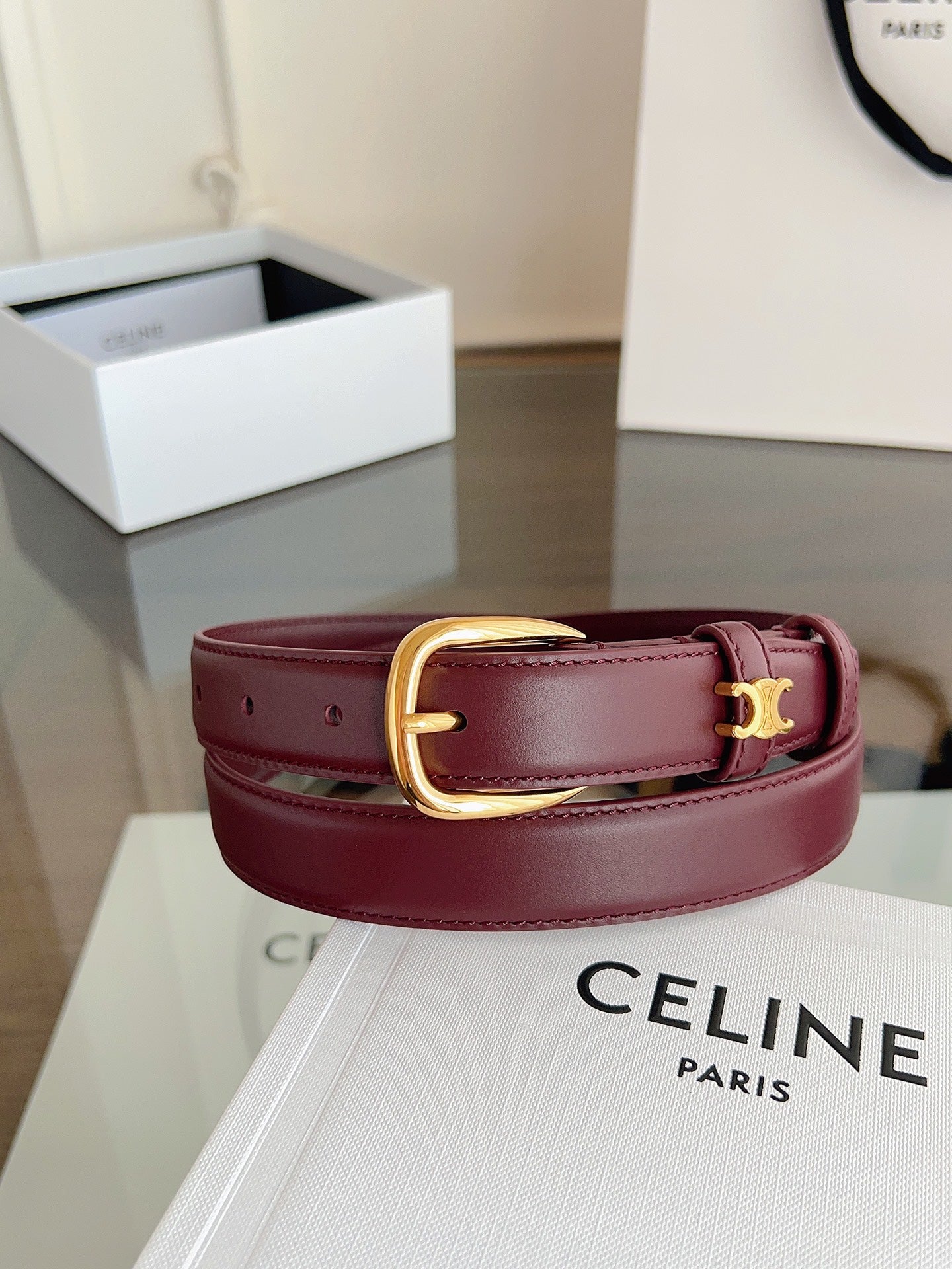 Cel**women's leather belt with pin buckle