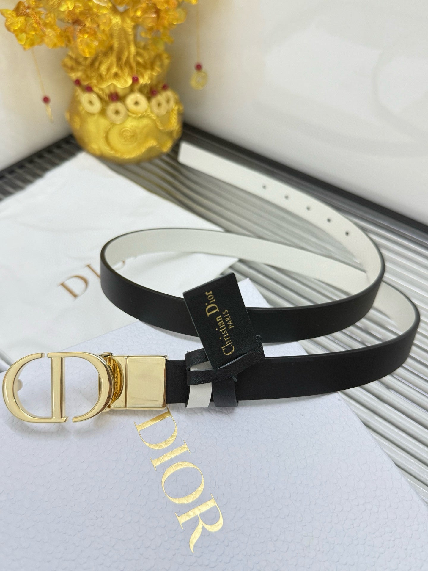 Cd***classic rotating buckle, double-sided.