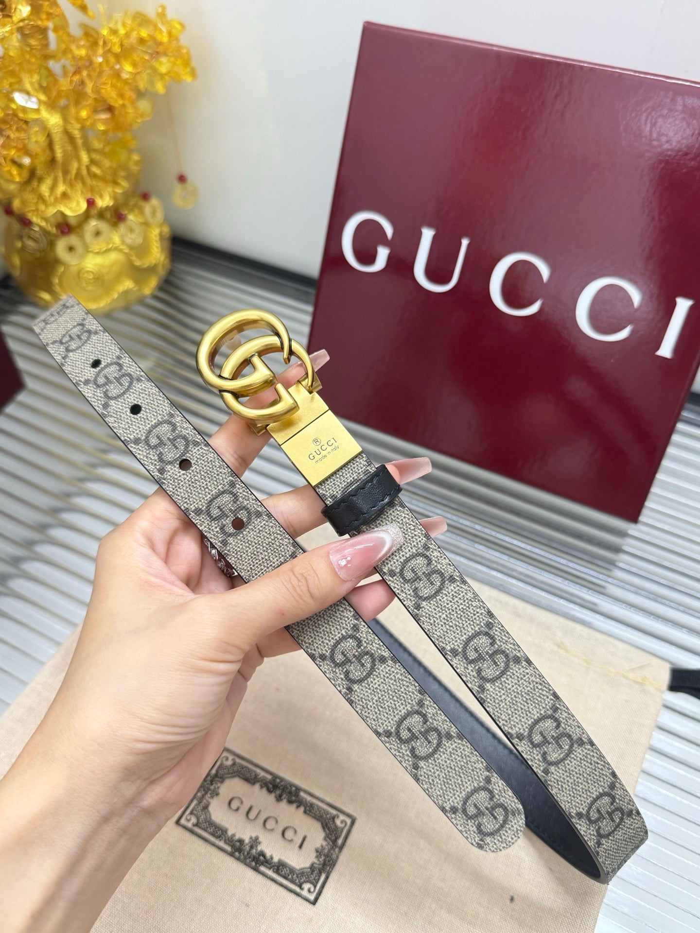 Gu***classic rotating buckle, double-sided