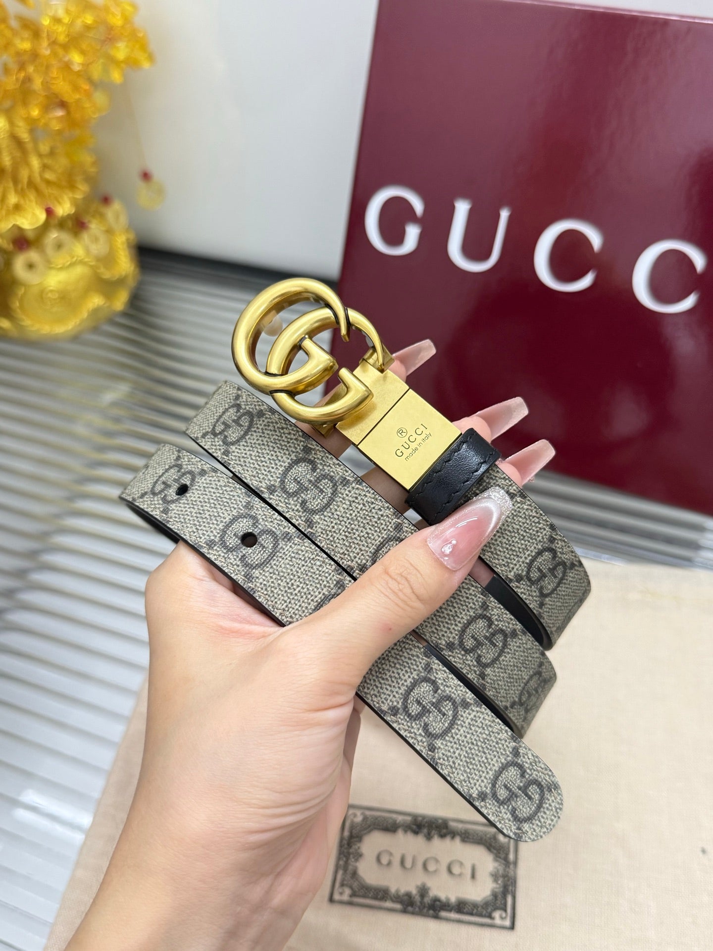 Gu***classic rotating buckle, double-sided