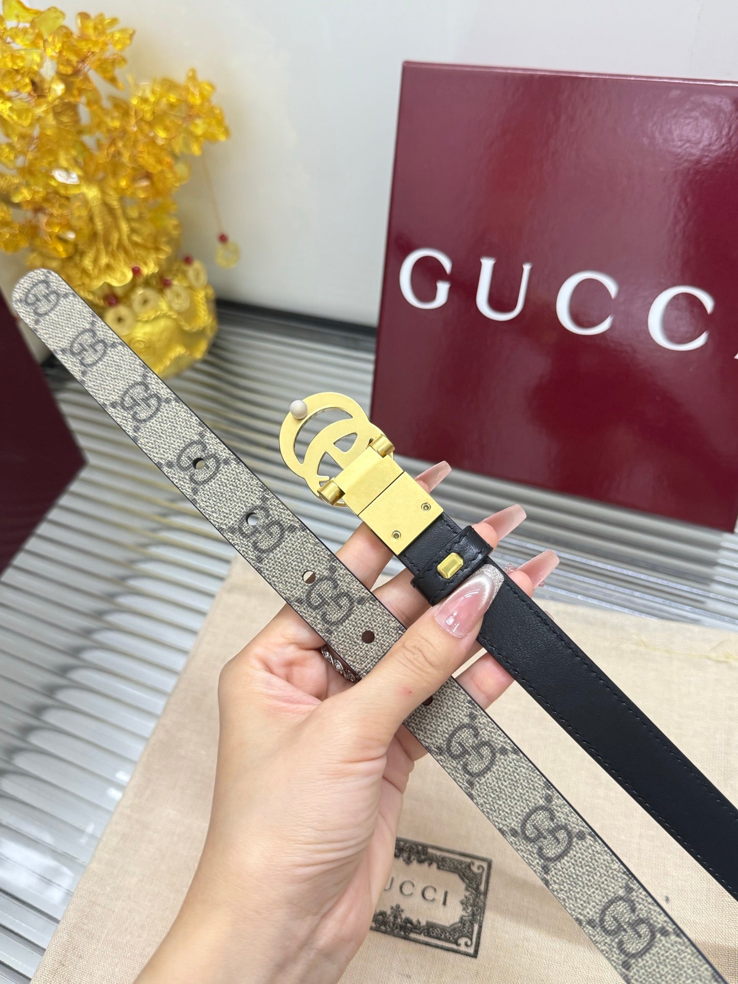 Gu***classic rotating buckle, double-sided