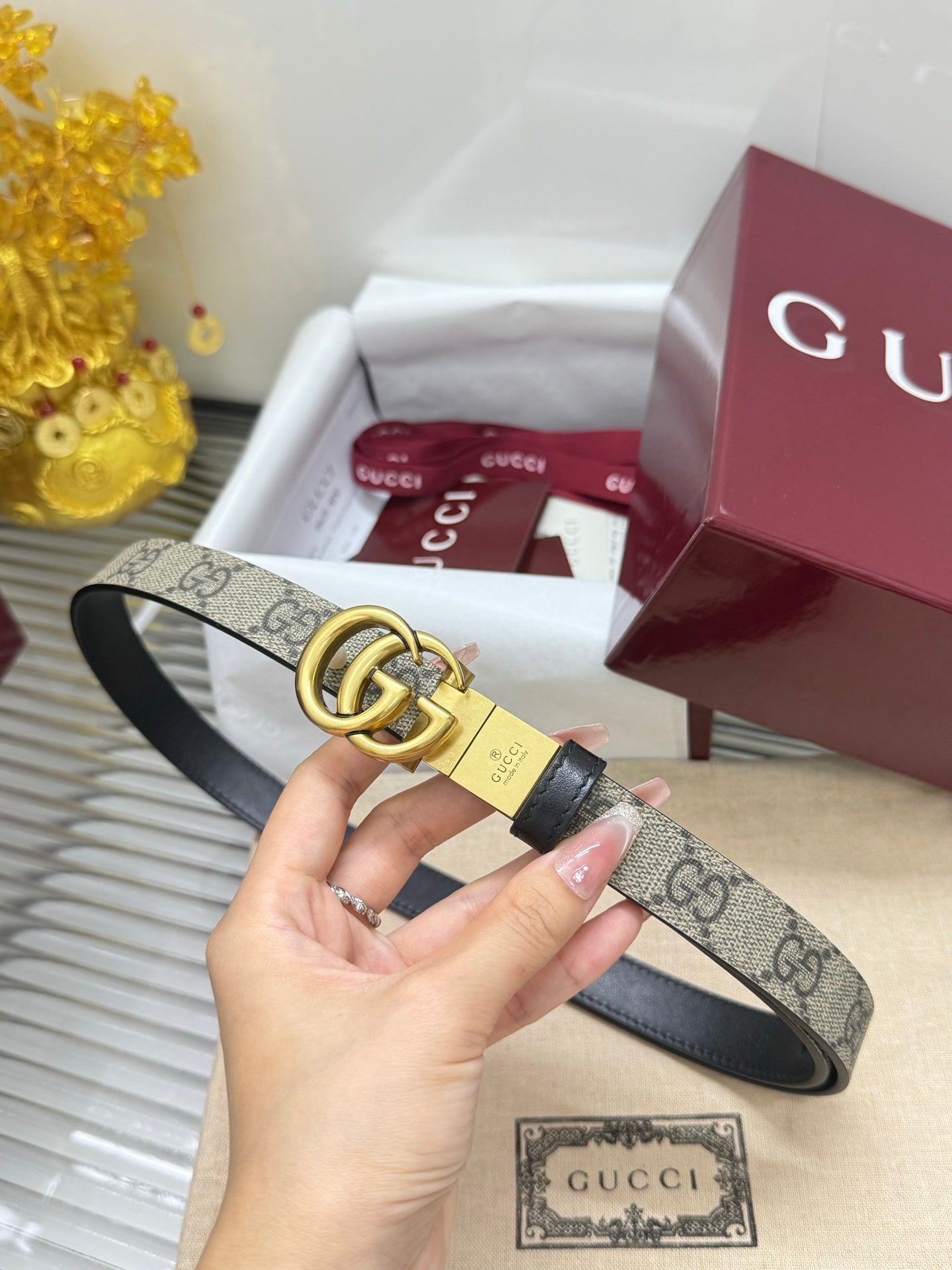 Gu***classic rotating buckle, double-sided