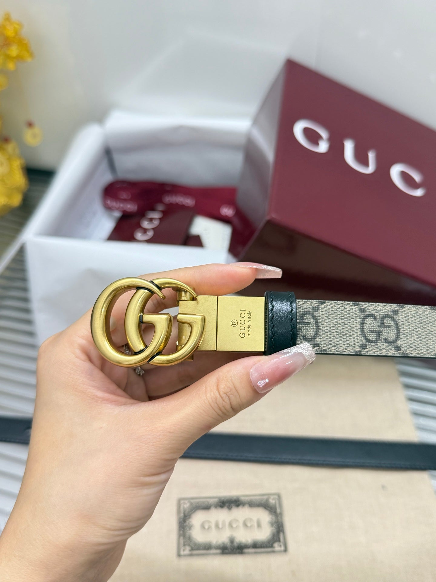 Gu***classic rotating buckle, double-sided
