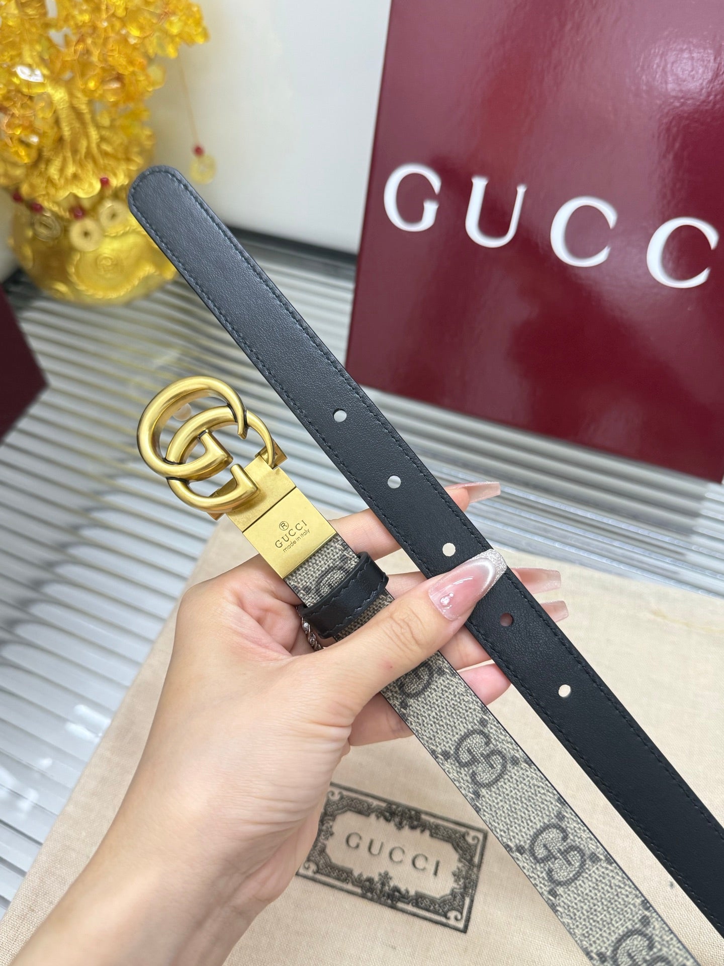 Gu***classic rotating buckle, double-sided