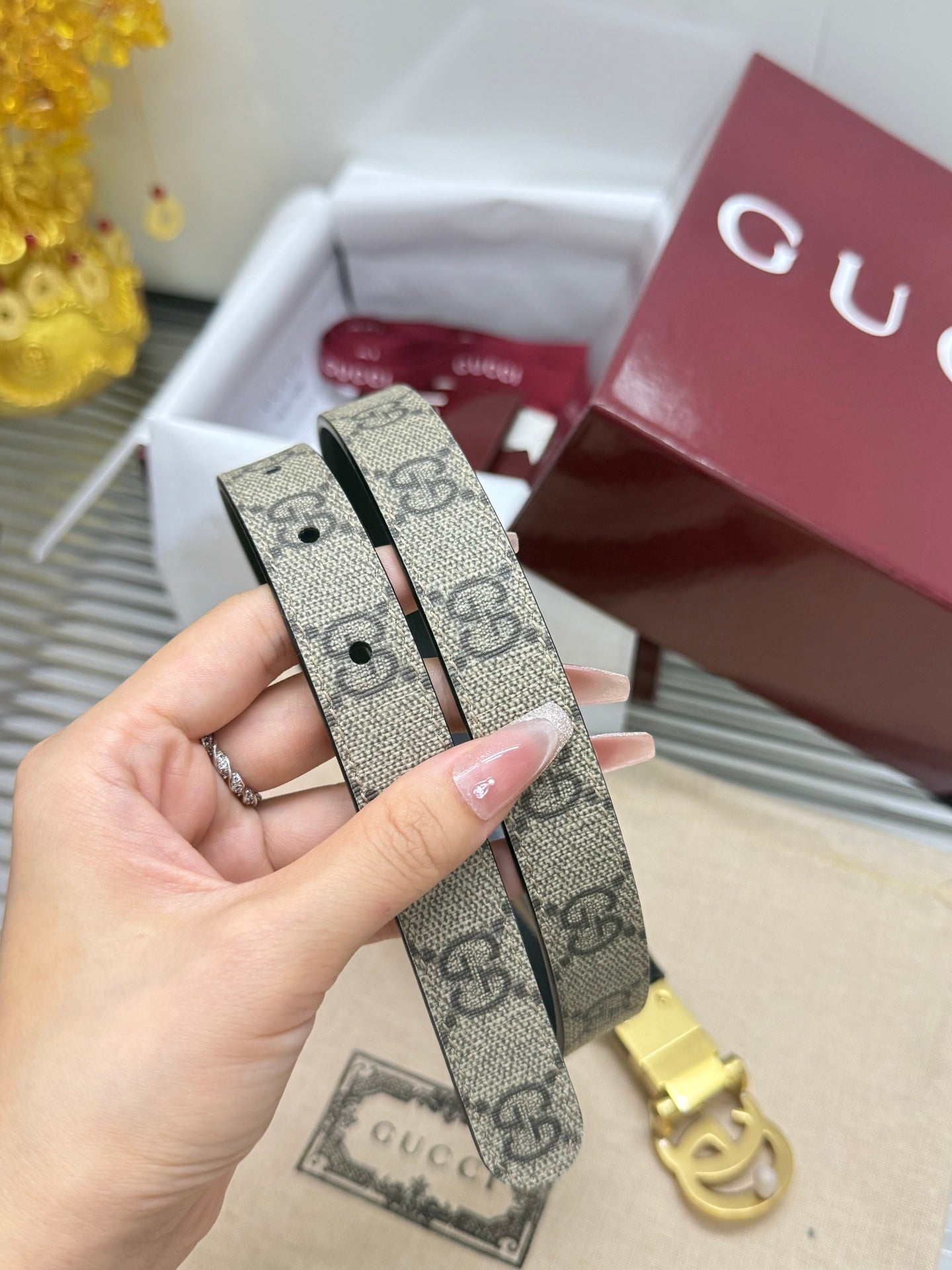 Gu***classic rotating buckle, double-sided