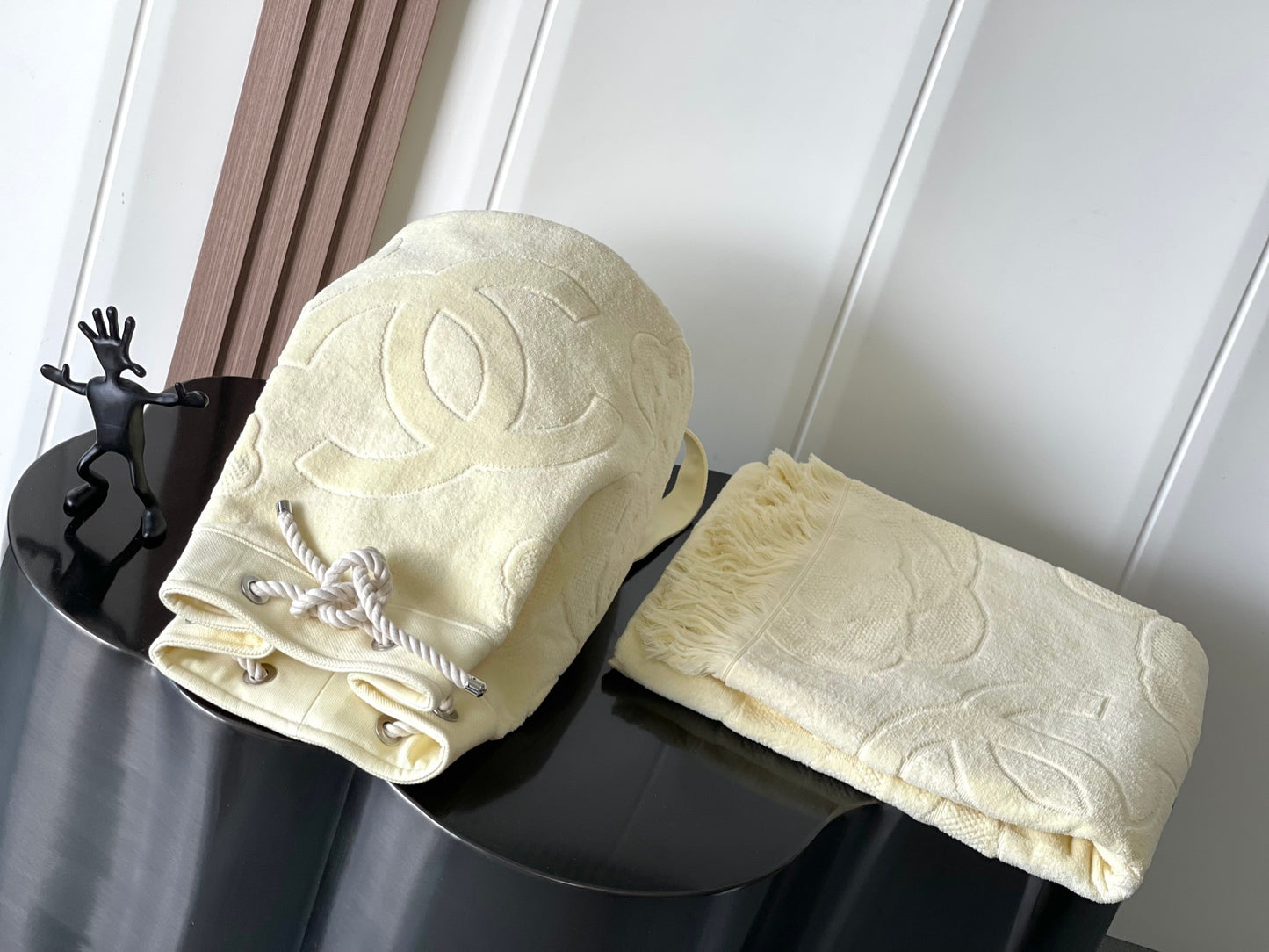 Cha**camellia drawstring bucket beach bag two-piece set