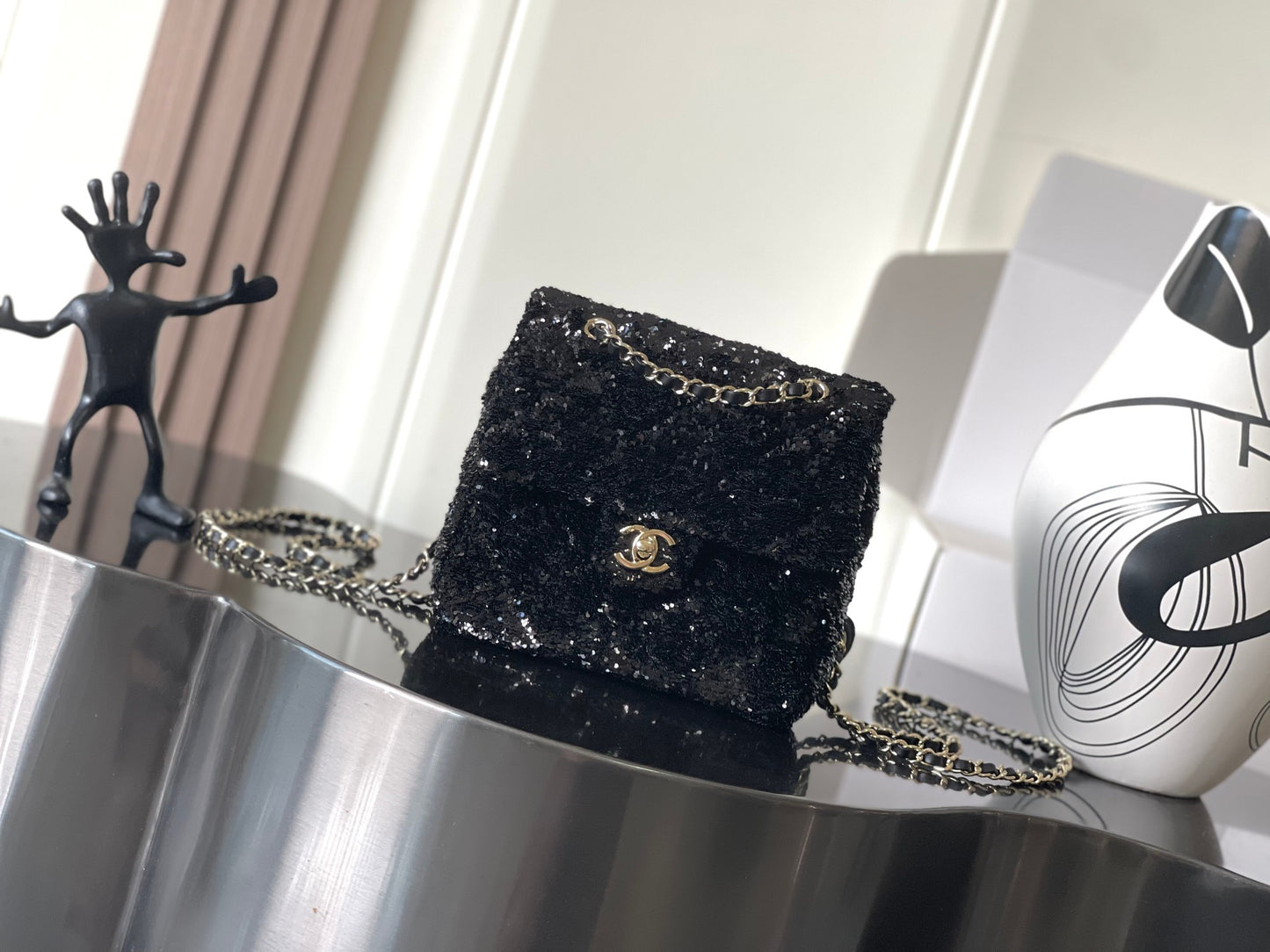 Cha**chain backpack quilted sequins