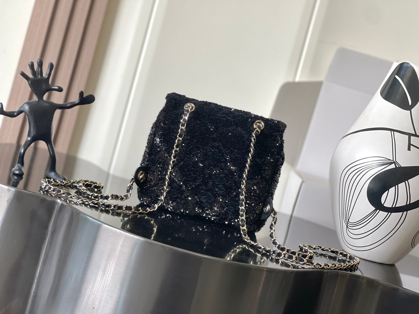 Cha**chain backpack quilted sequins