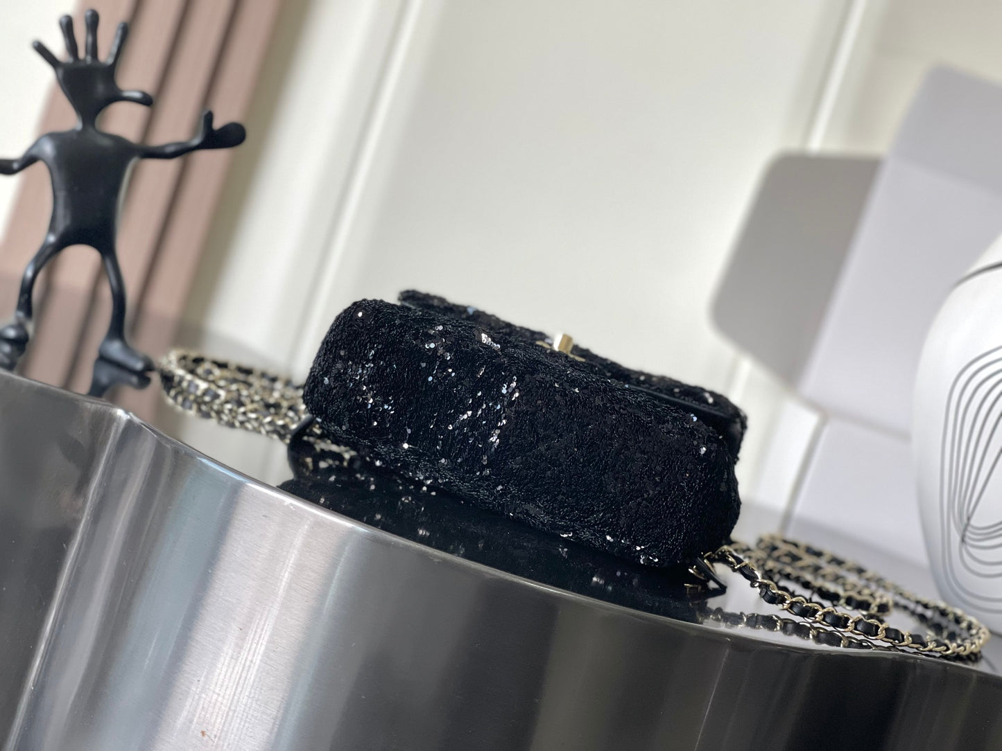 Cha**chain backpack quilted sequins