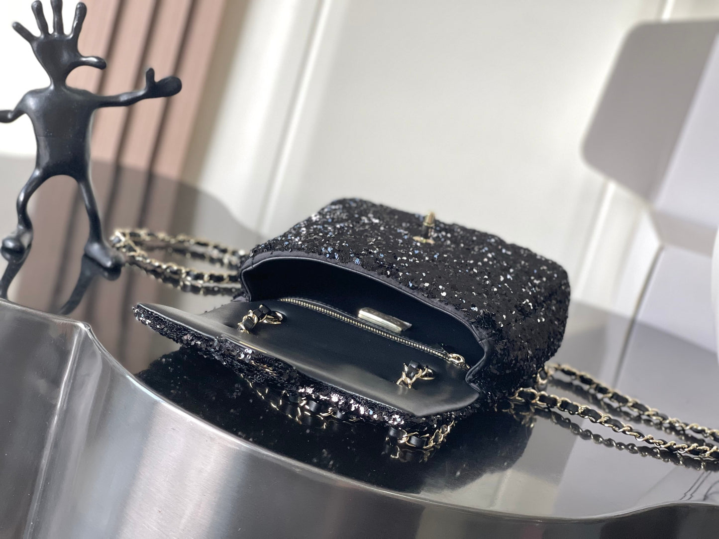 Cha**chain backpack quilted sequins