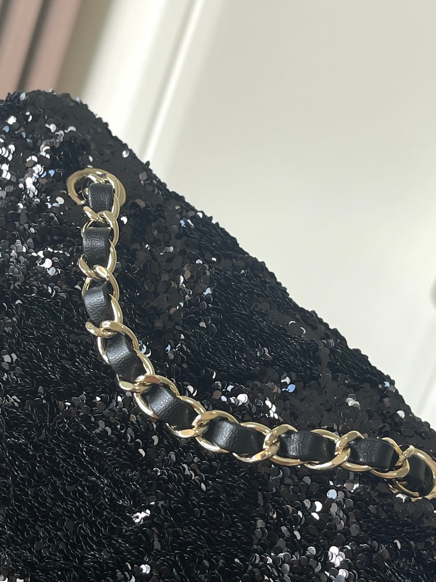 Cha**chain backpack quilted sequins