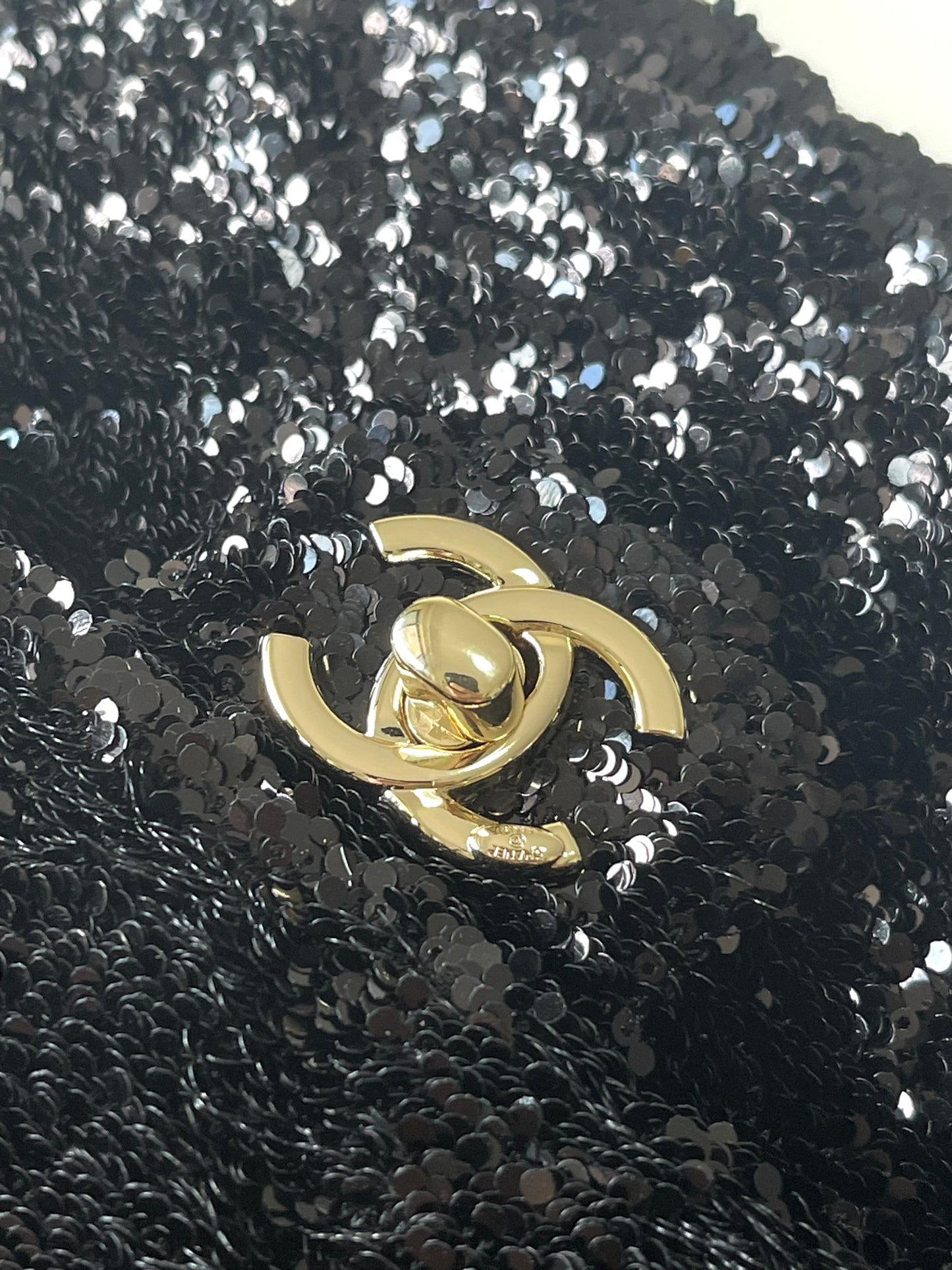 Cha**chain backpack quilted sequins