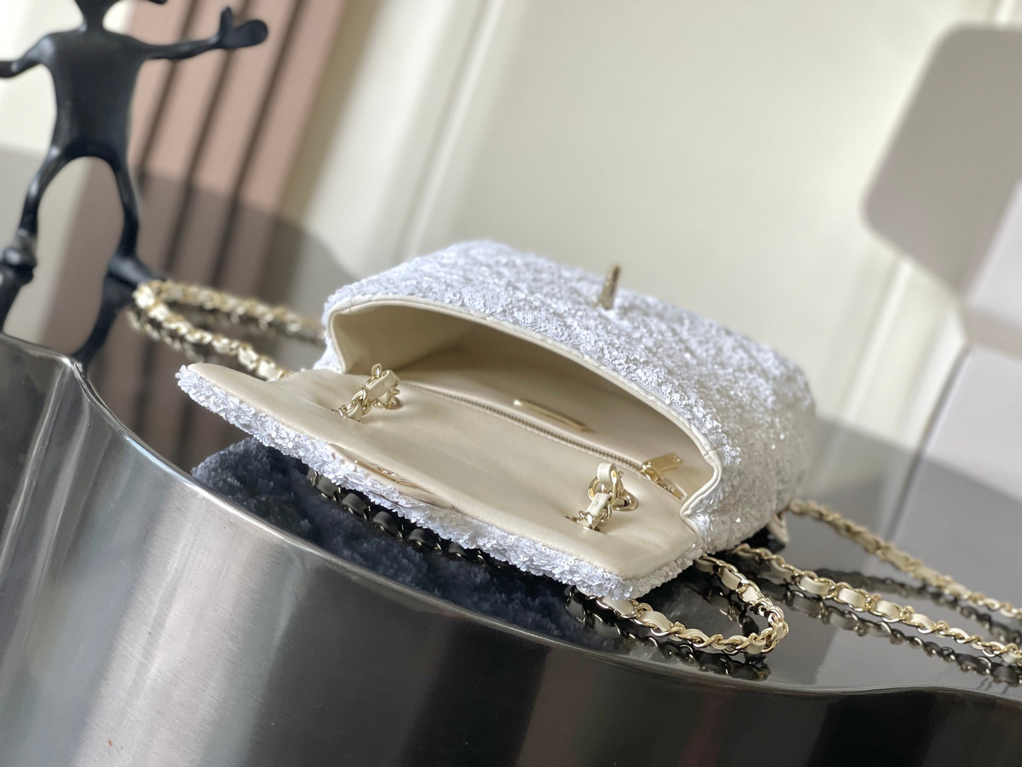 Cha**chain backpack quilted sequins