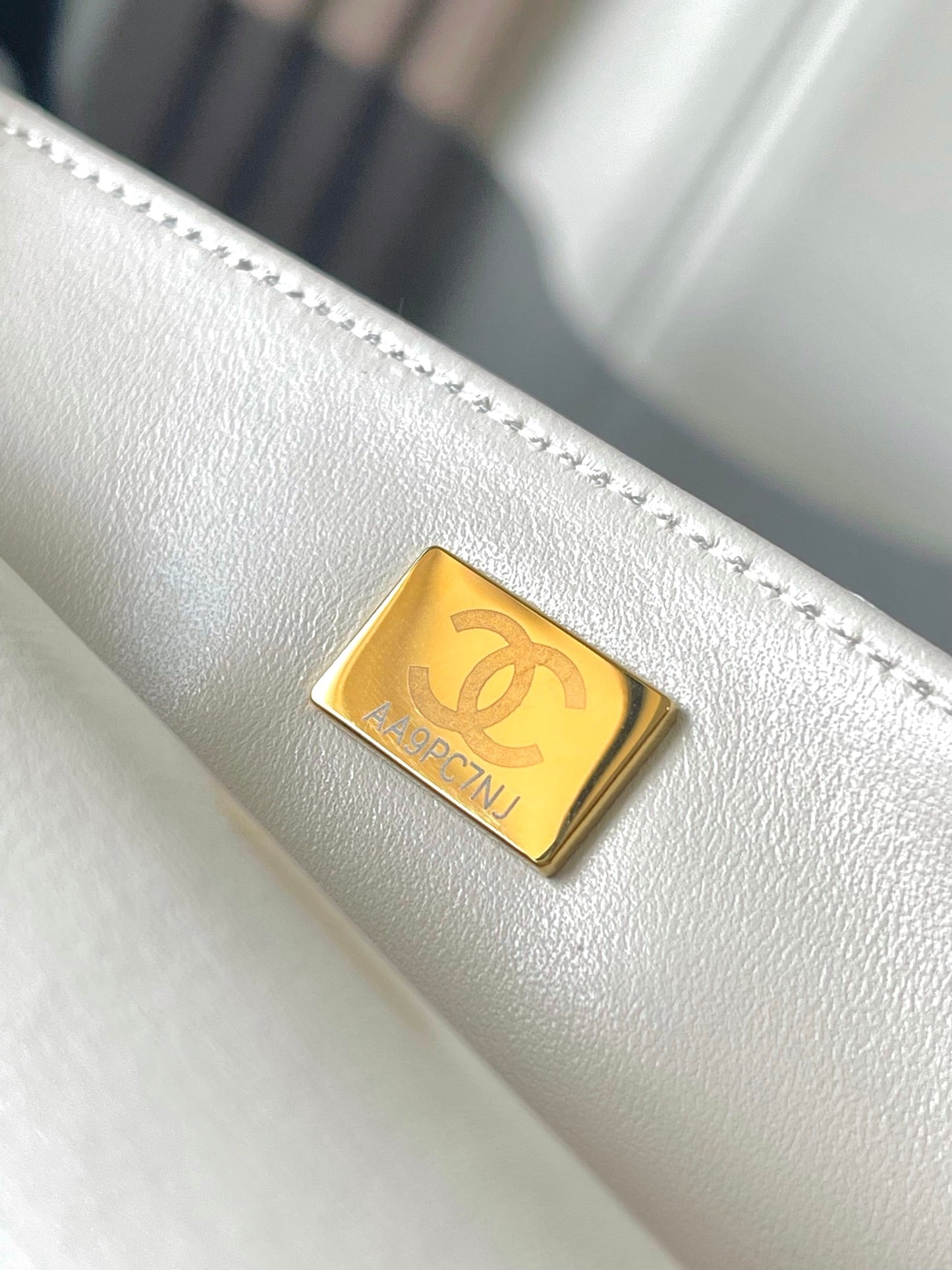 Cha**chain backpack quilted sequins