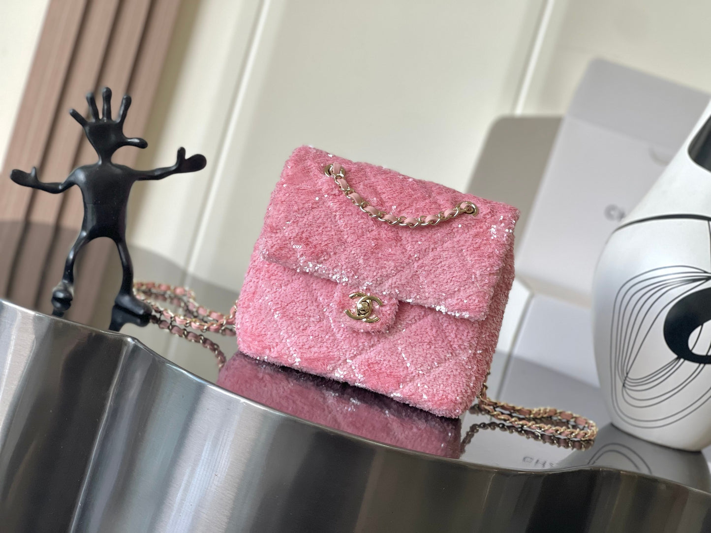 Cha**chain backpack quilted sequins