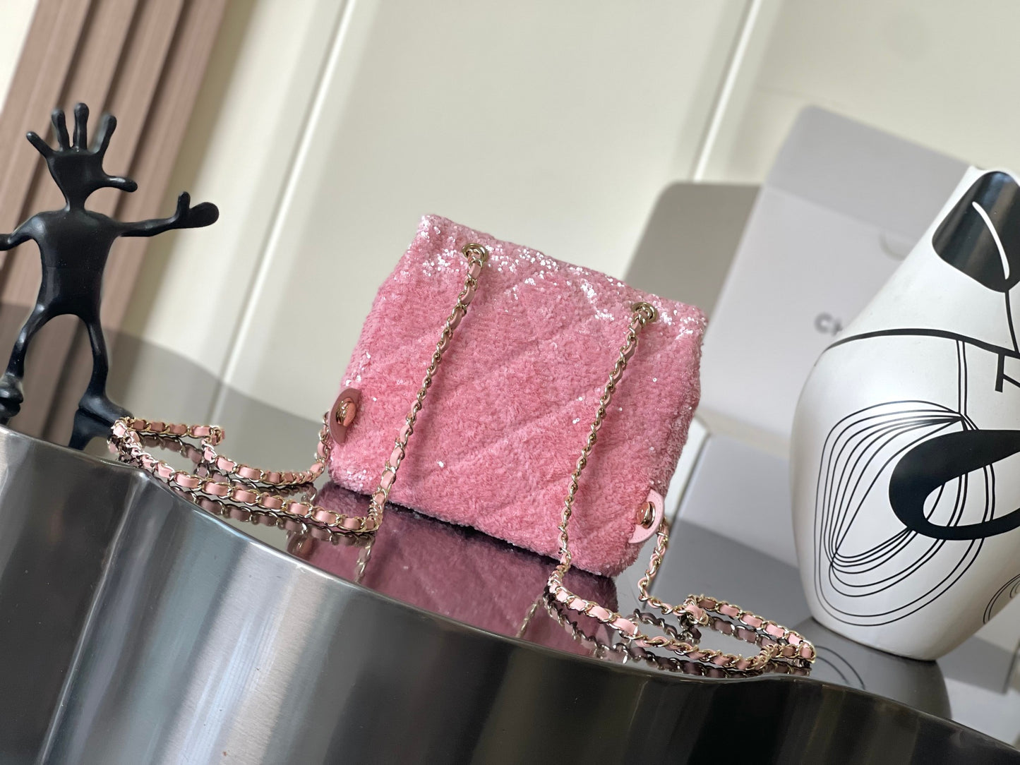 Cha**chain backpack quilted sequins